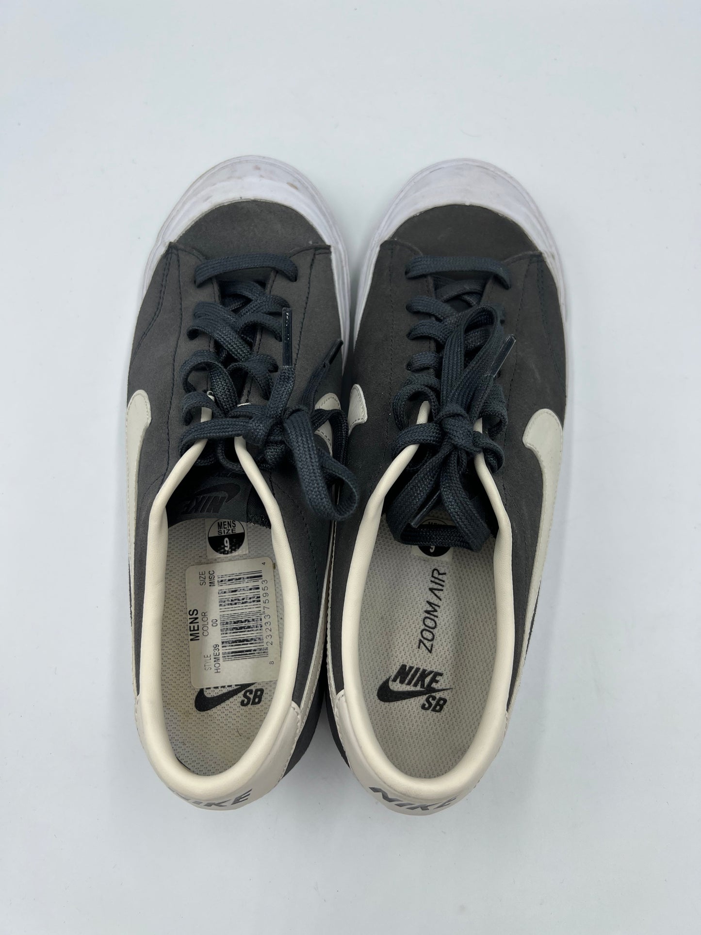 Shoes Athletic By Nike In Grey, Size: 10.5