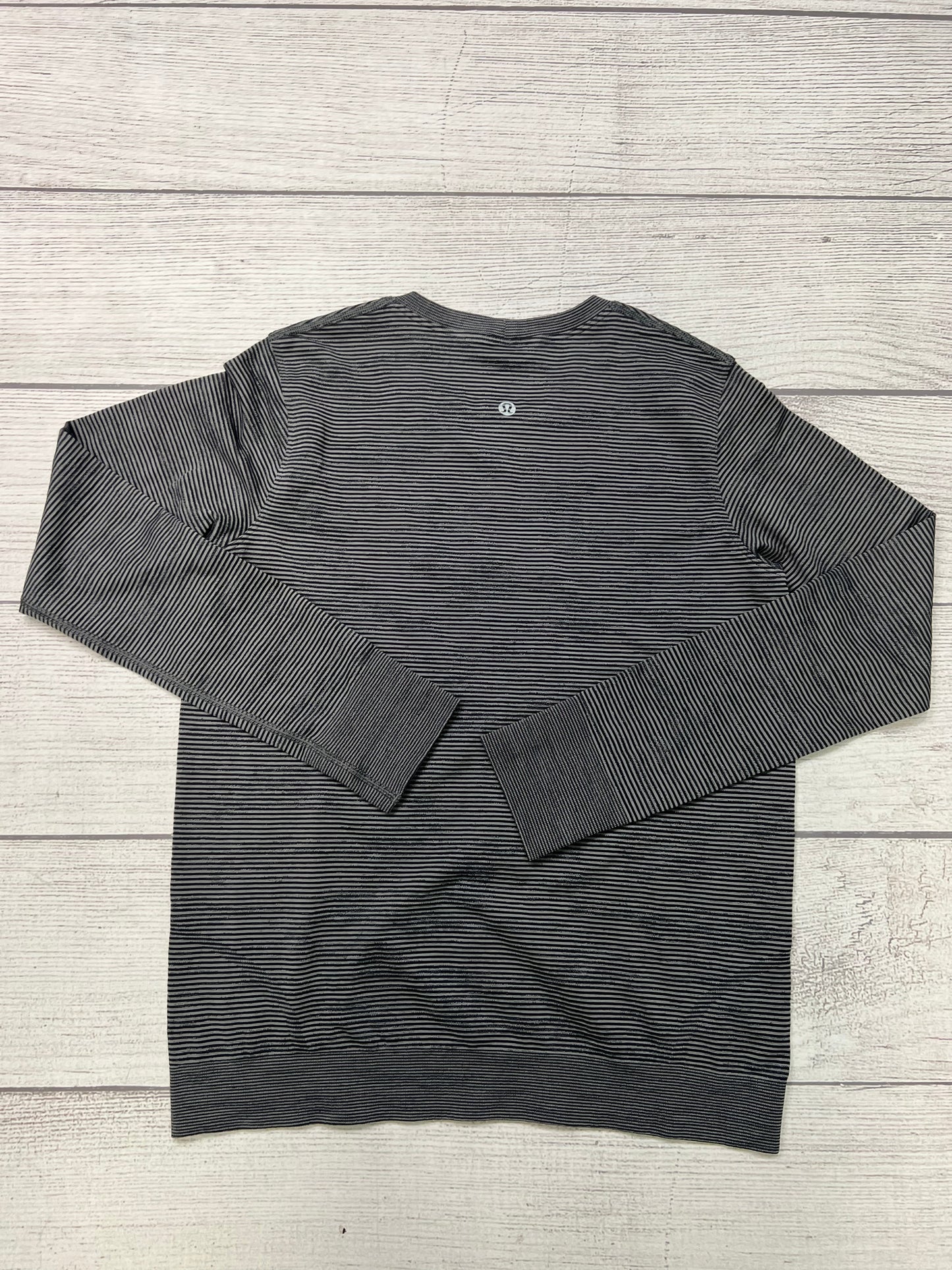 Athletic Top Long Sleeve Crewneck By Lululemon In Grey, Size: S