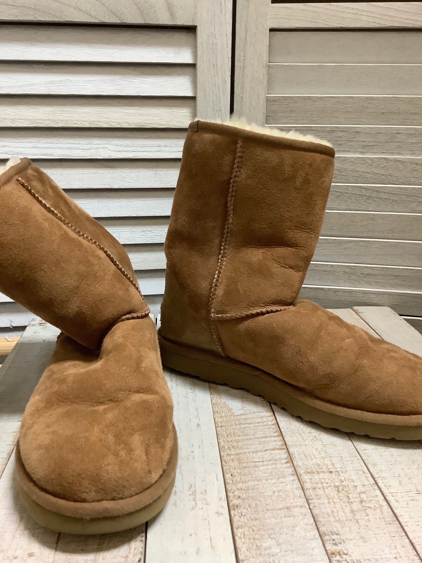 Boots Snow By Ugg  Size: 8