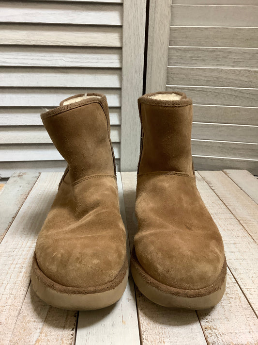 Boots Ankle Flats By Ugg  Size: 6