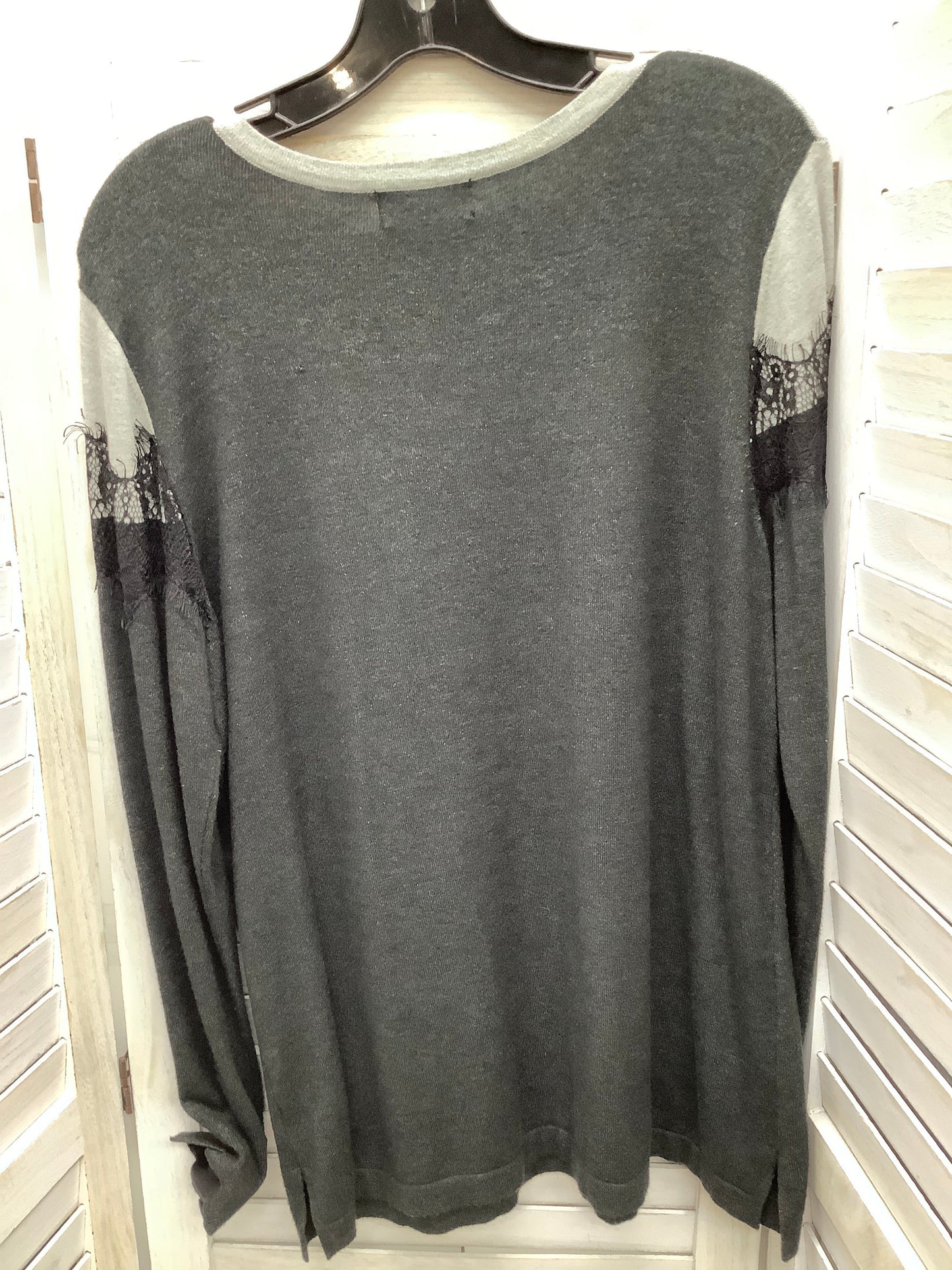 Sweater By Liz Claiborne  Size: L