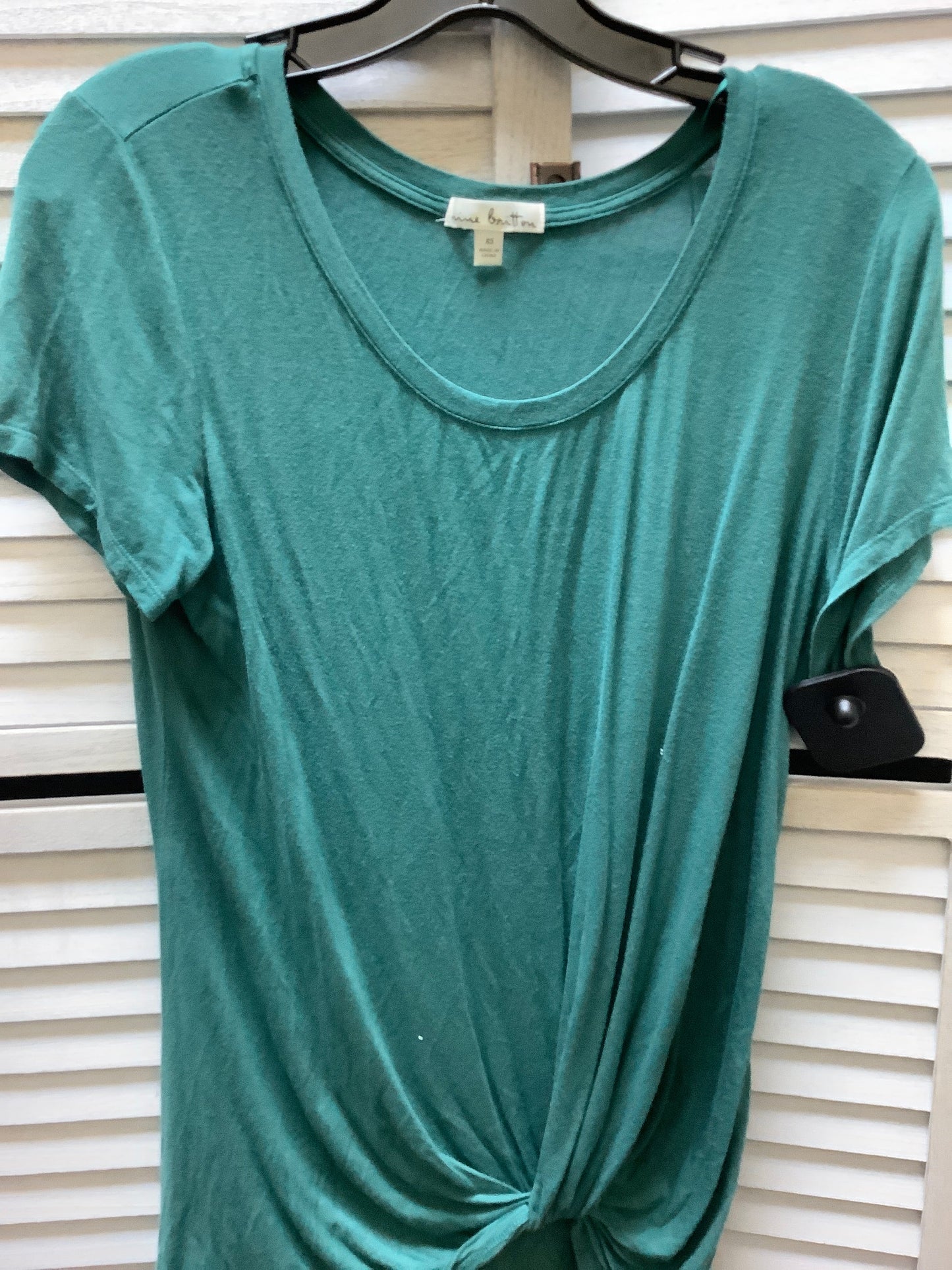 Top Short Sleeve Basic By Clothes Mentor  Size: Xs