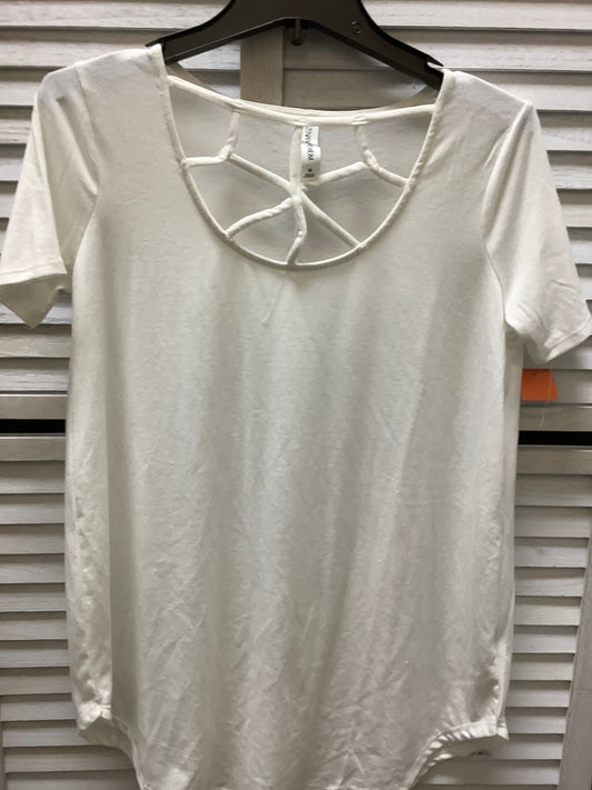 Top Short Sleeve Basic By Zenana Outfitters  Size: M