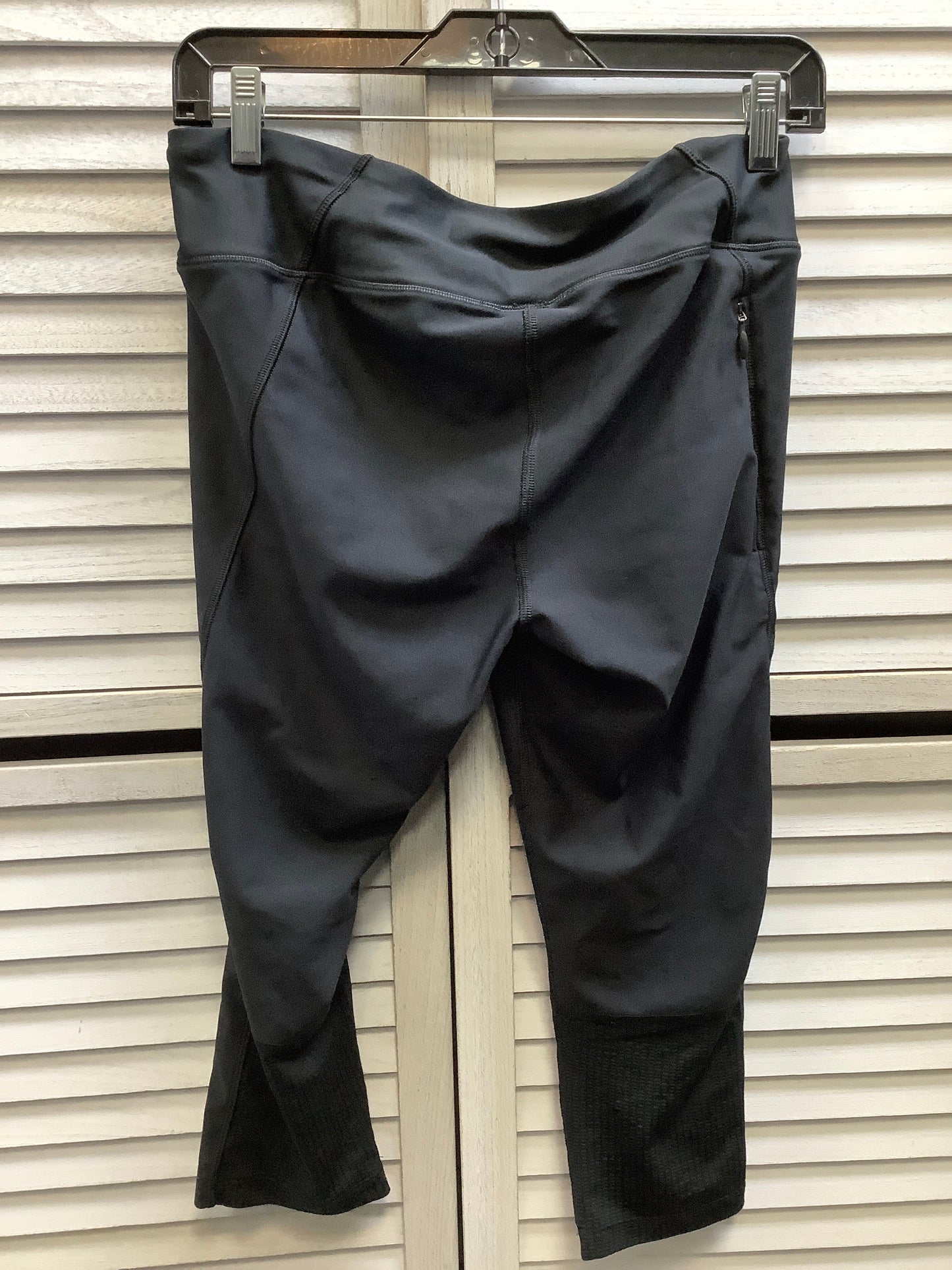 Athletic Leggings Capris By Under Armour In Black, Size: L