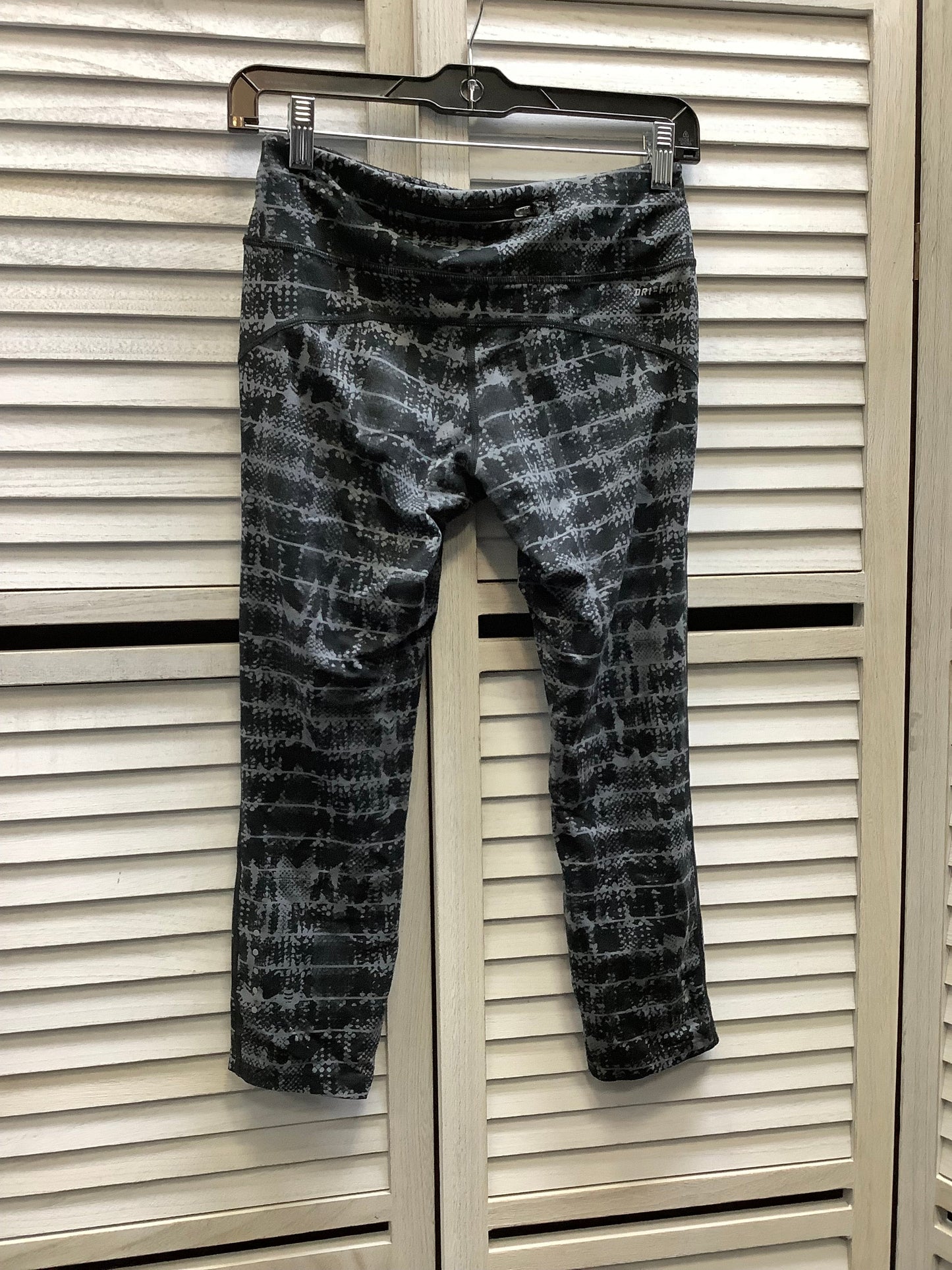 Athletic Leggings Capris By Nike Apparel In Grey, Size: Medium