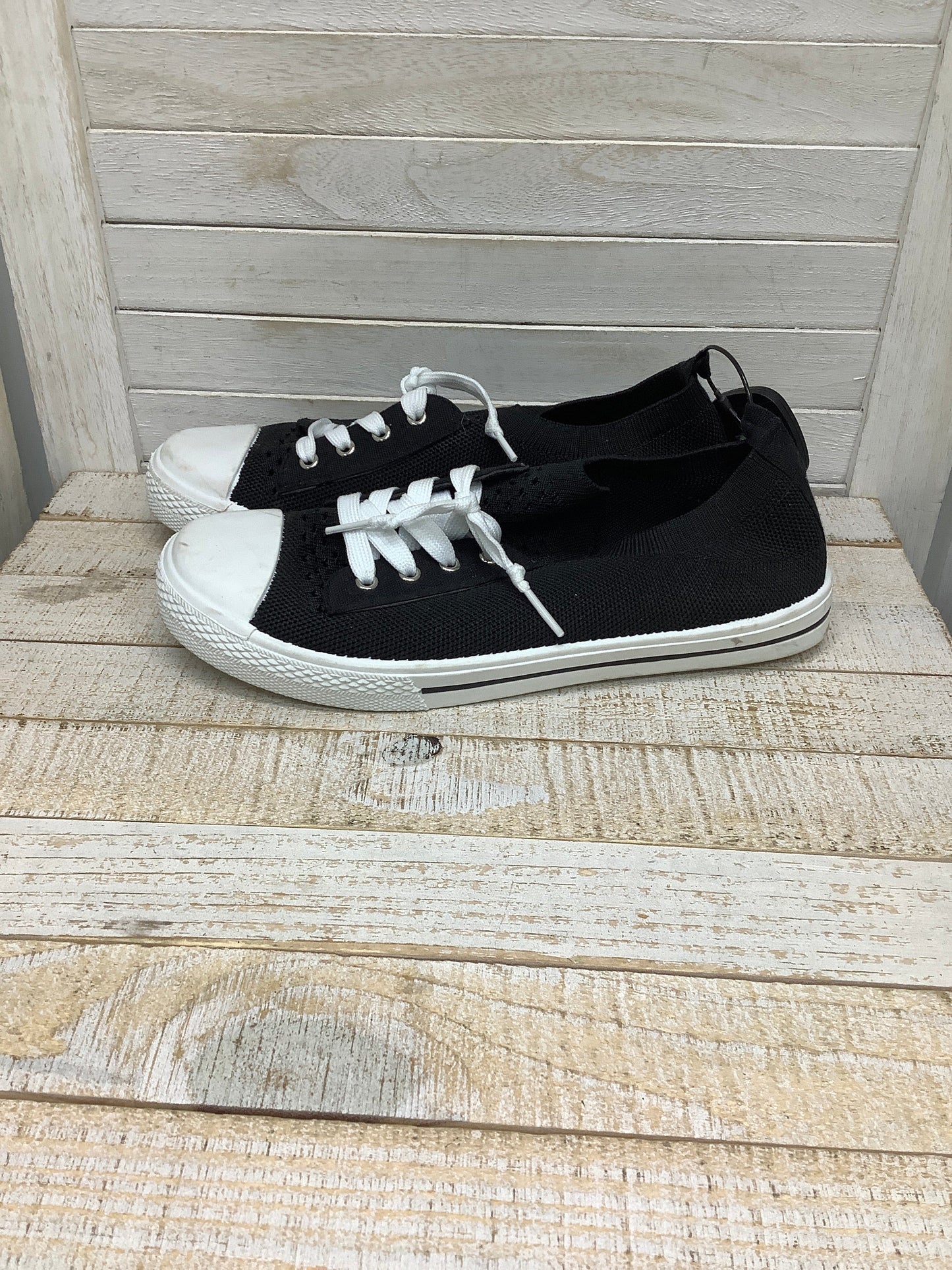 Black Shoes Sneakers Clothes Mentor, Size 8