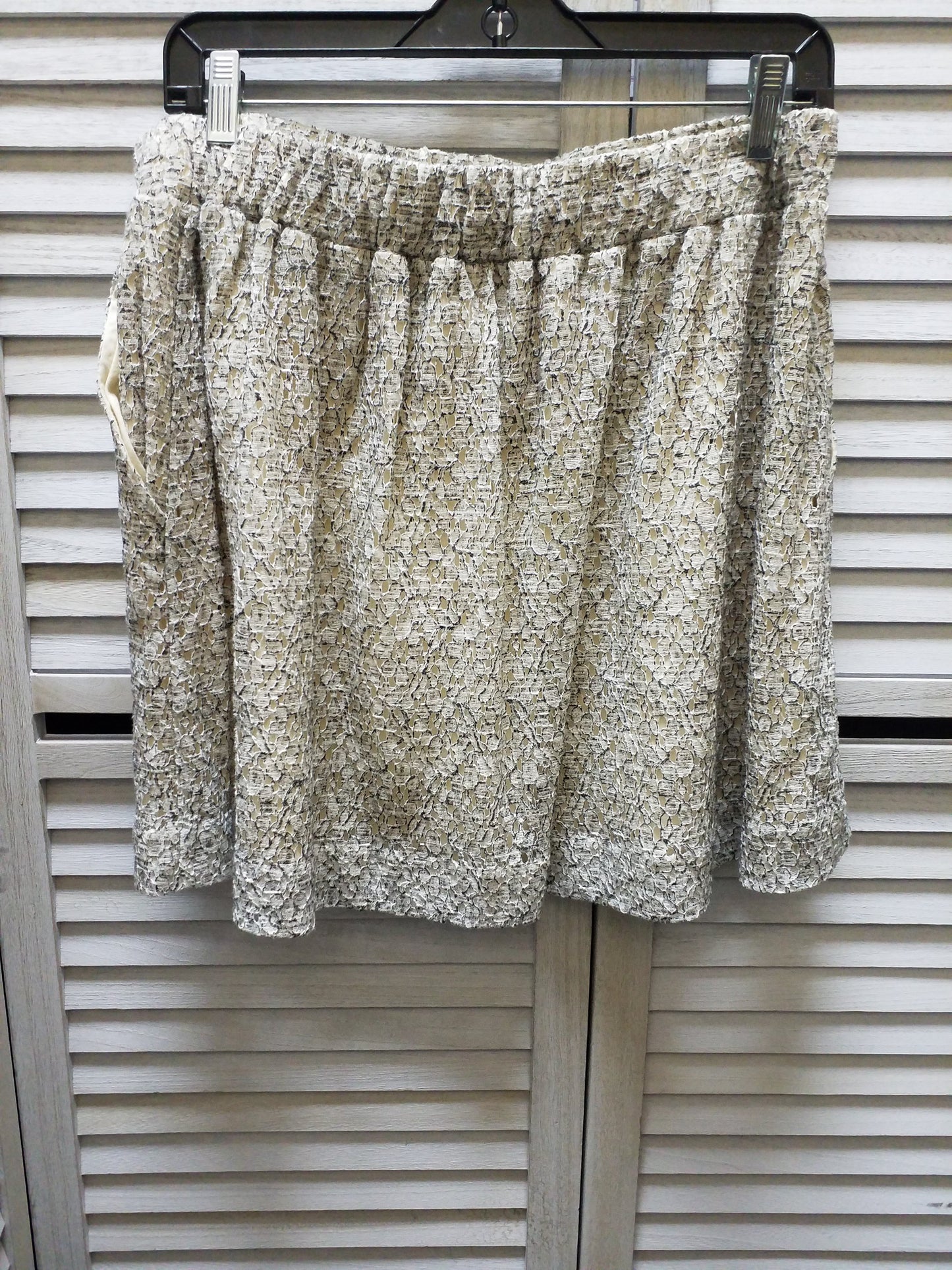 Skirt Mini & Short By Lou And Grey  Size: M