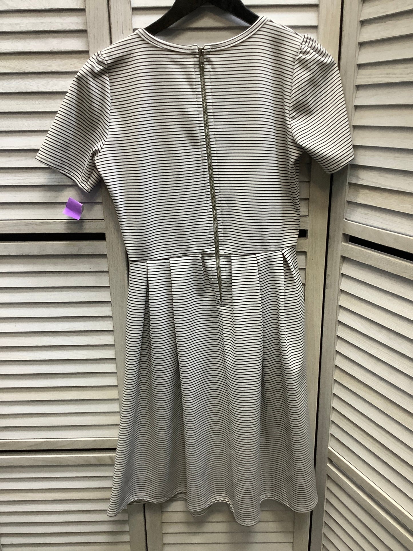 Dress Casual Midi By Lularoe In Striped Pattern, Size: M