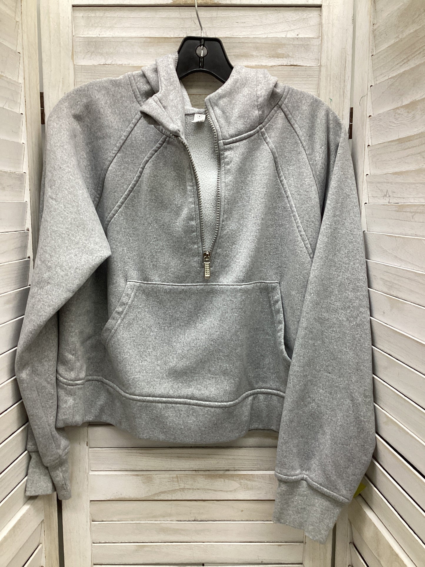 Sweatshirt Hoodie By Clothes Mentor In Grey, Size: M