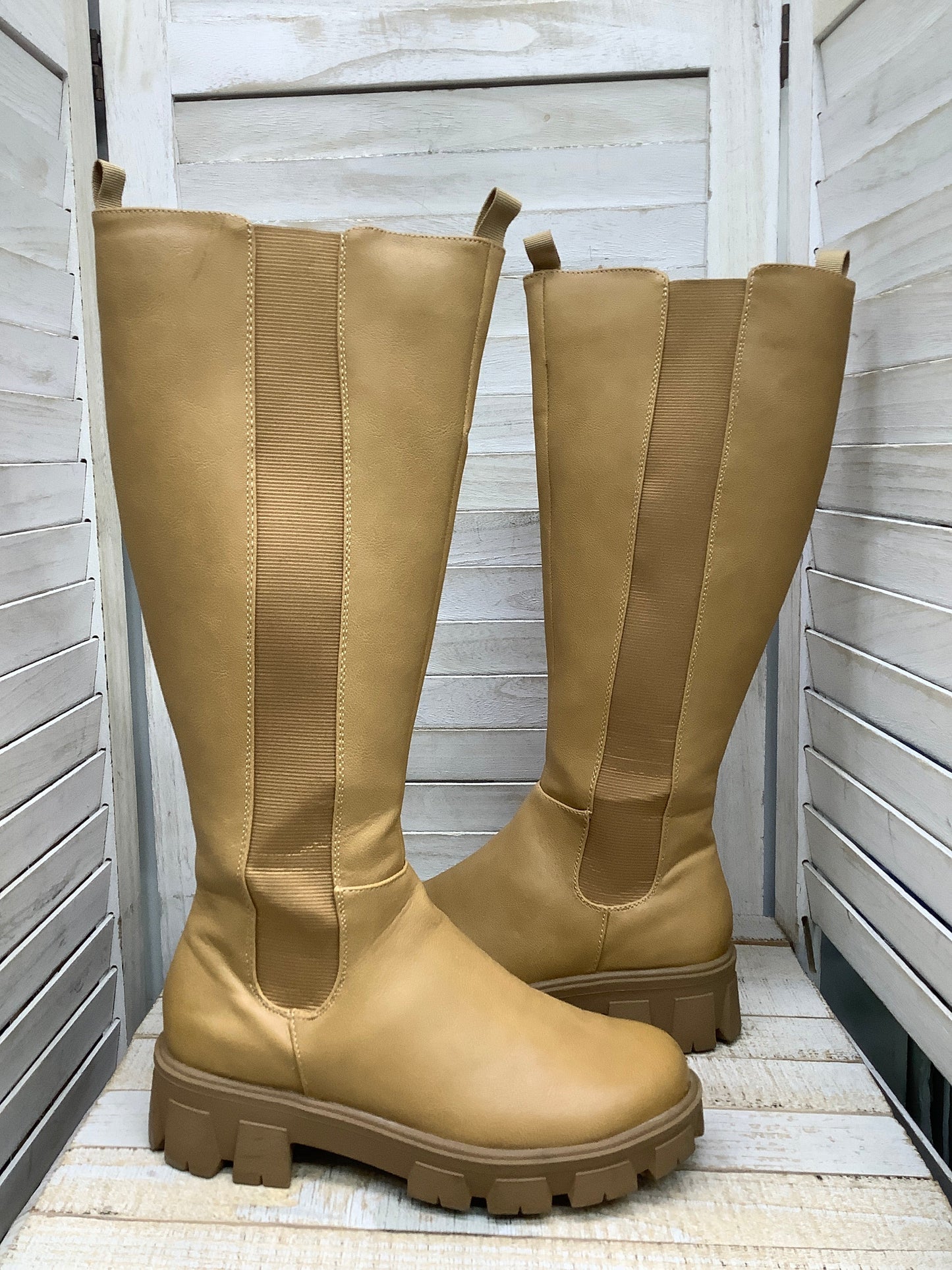 Boots Knee Heels By Sugar In Brown, Size: 7