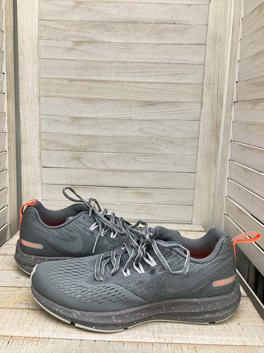 Shoes Athletic By Nike In Grey, Size: 8.5