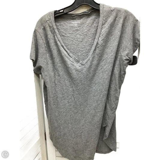 Top Short Sleeve By Torrid In Grey, Size: M