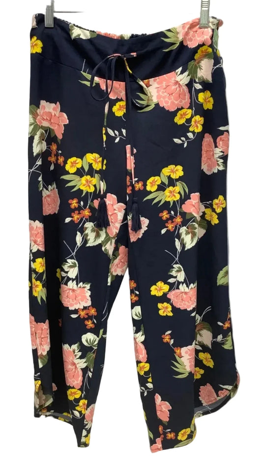 Capris By Cato In Floral Print, Size: Xs