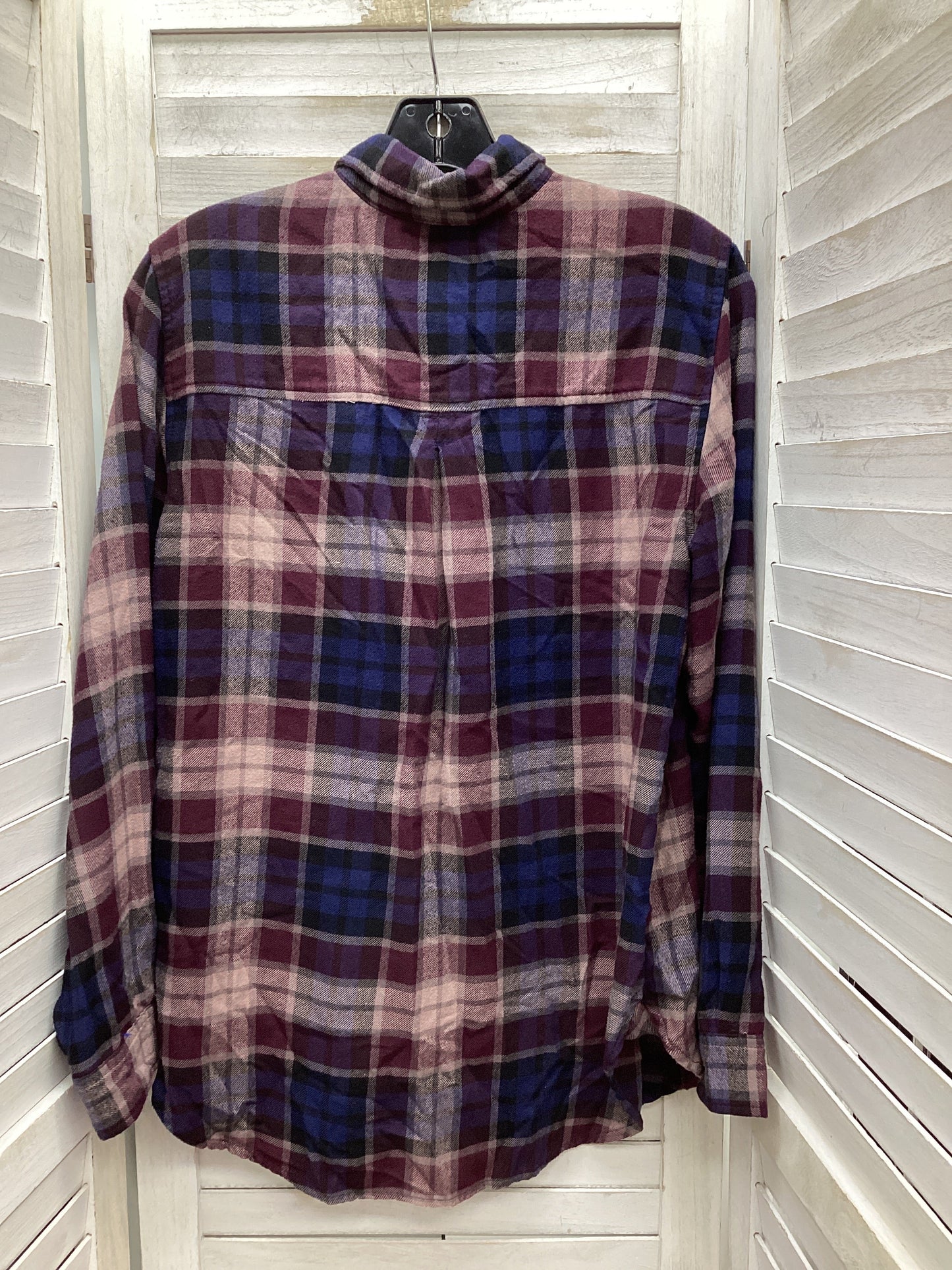 Top Long Sleeve By American Eagle In Plaid Pattern, Size: M