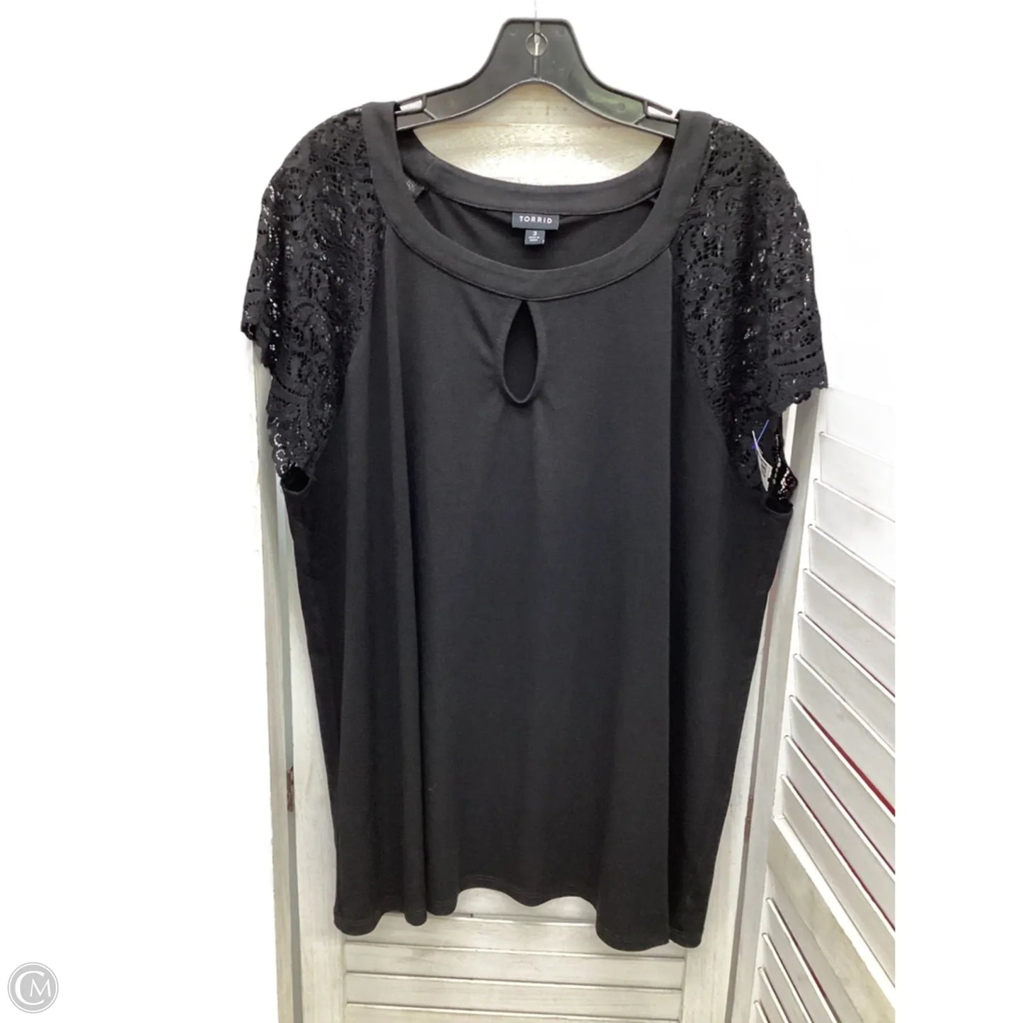 Top Short Sleeve By Torrid In Black, Size: 3x