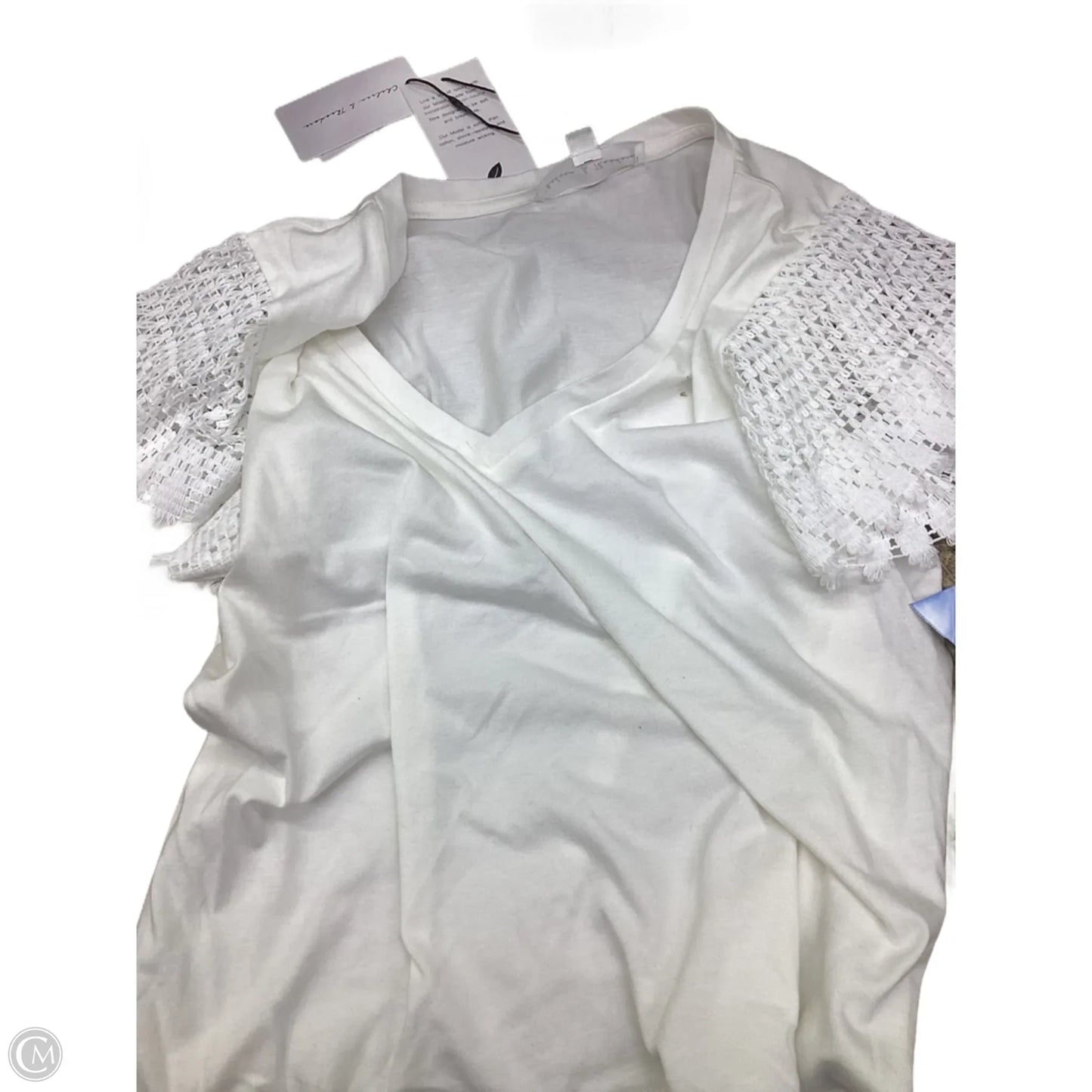 Top Short Sleeve By Chelsea And Theodore In White, Size: L