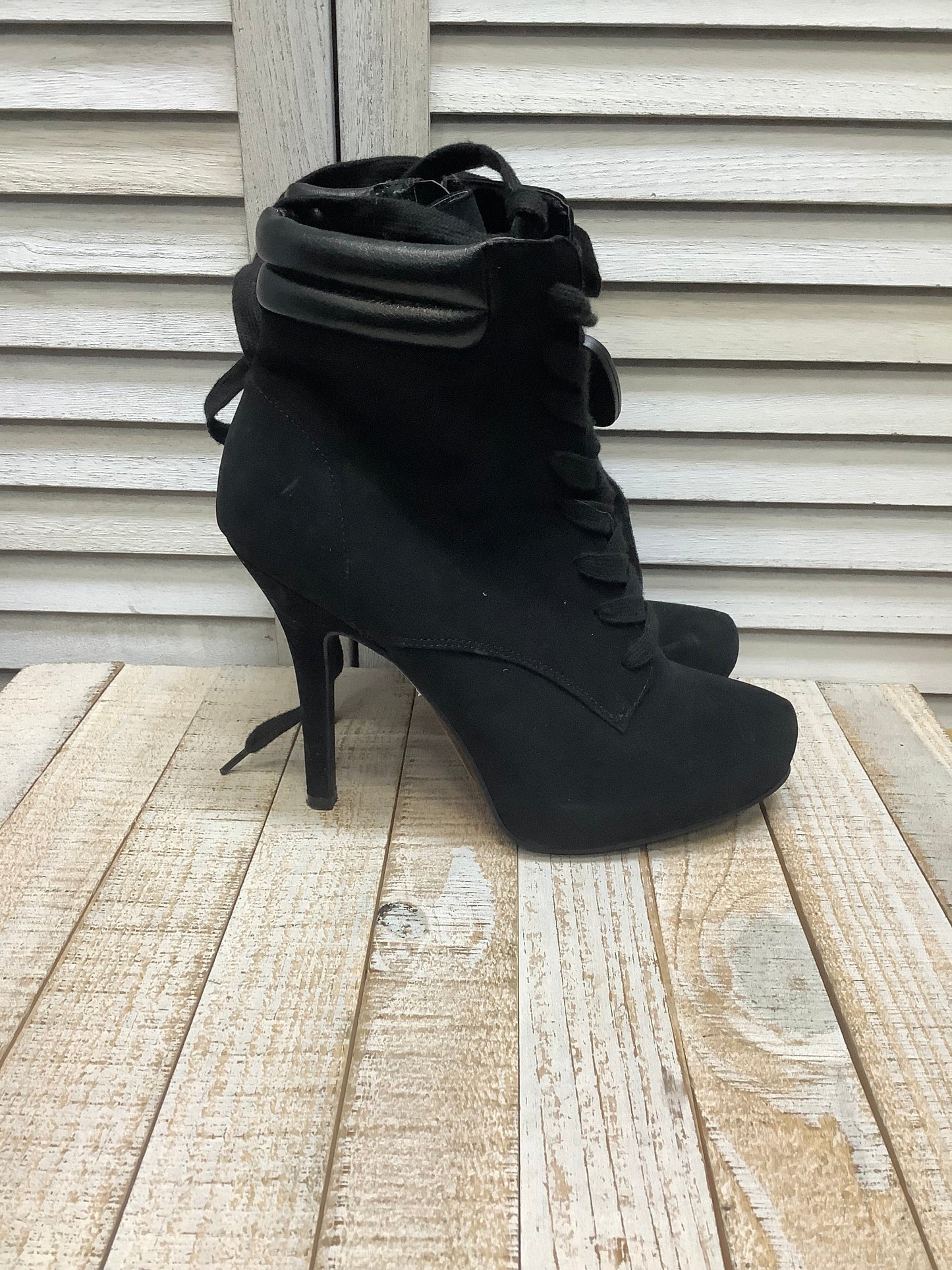 Boots Ankle Heels By Clothes Mentor In Black, Size: 8.5