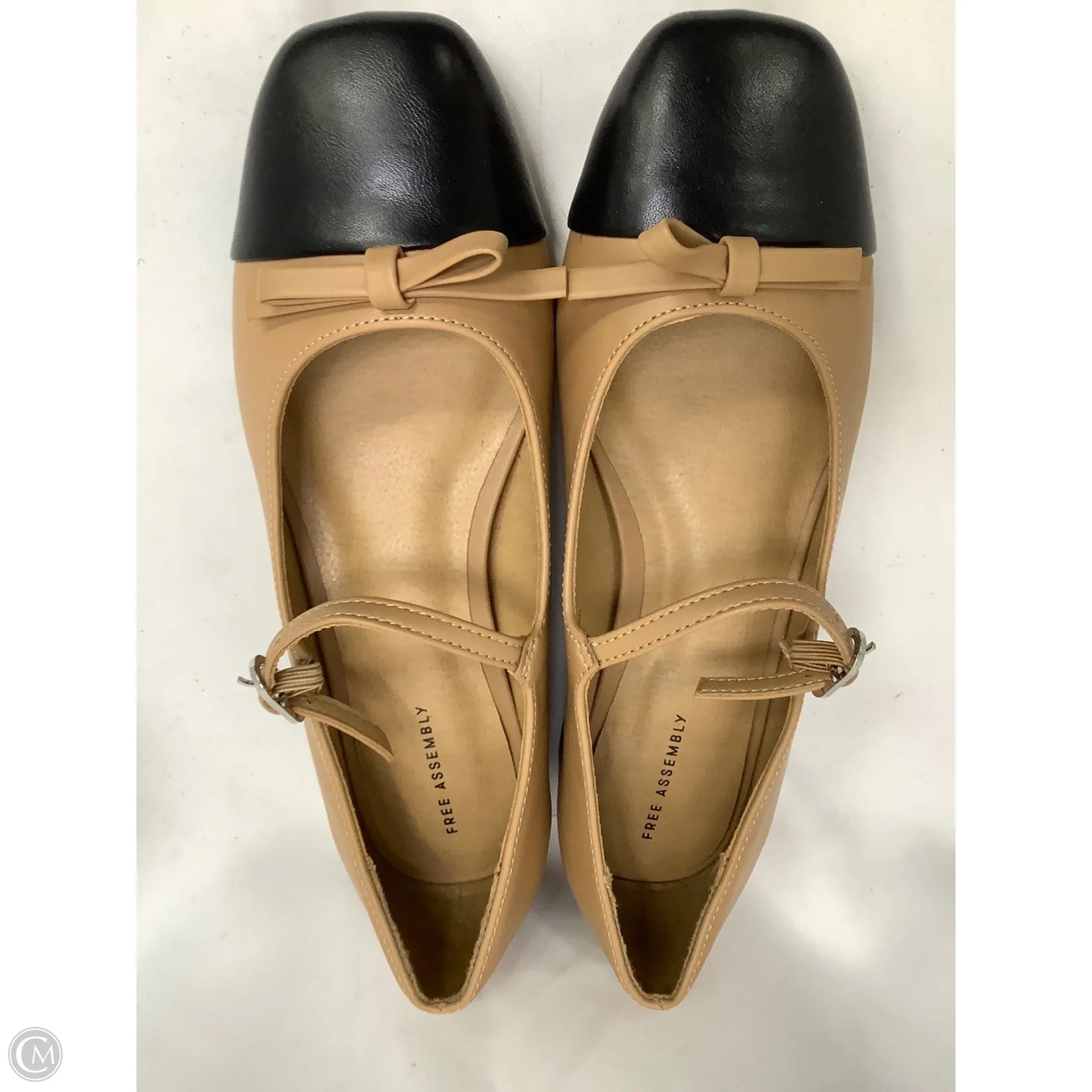 Shoes Flats By Free Assembly In Black & Tan, Size: 9