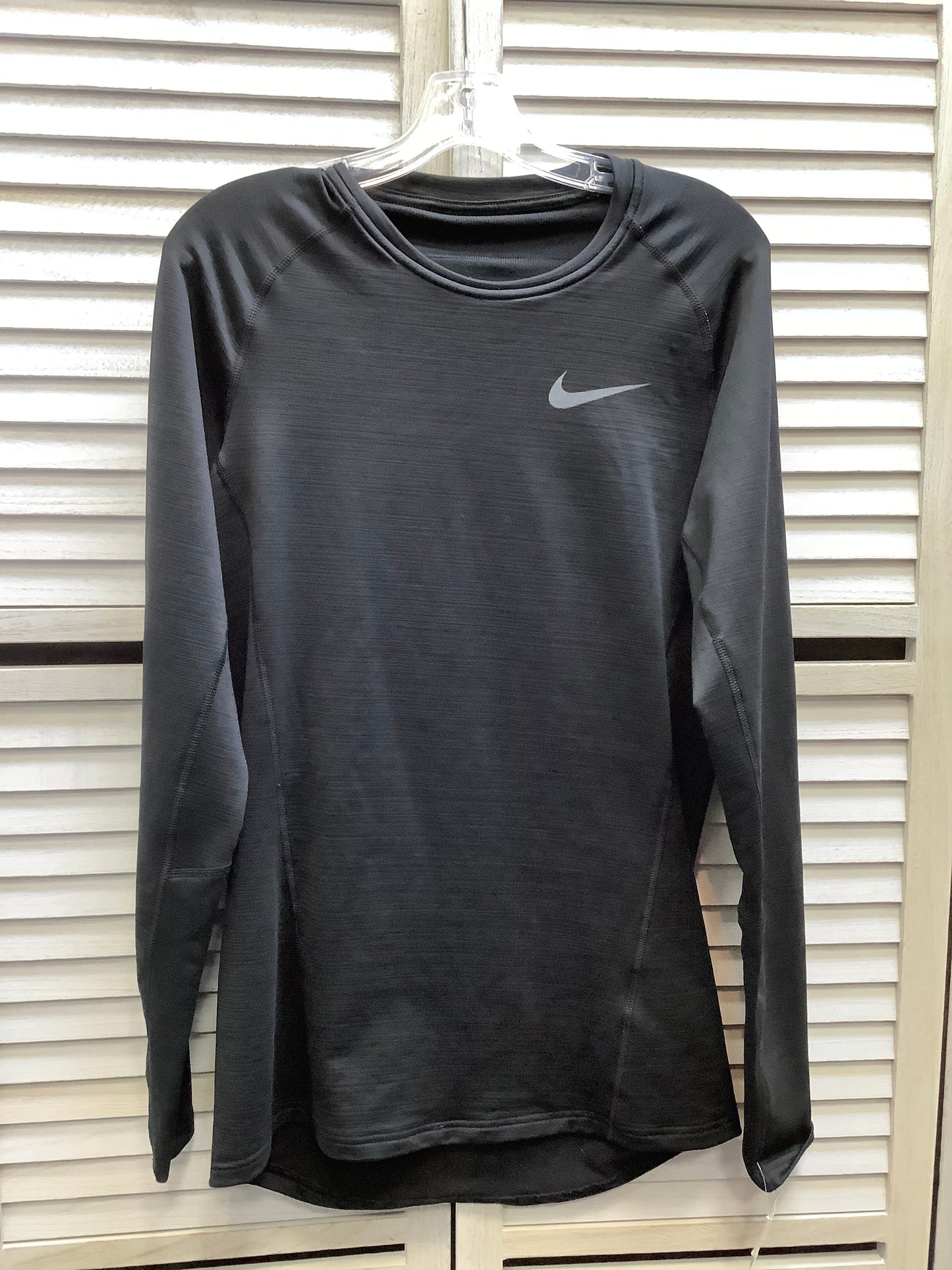 Athletic Top Long Sleeve Collar By Nike In Black, Size: M