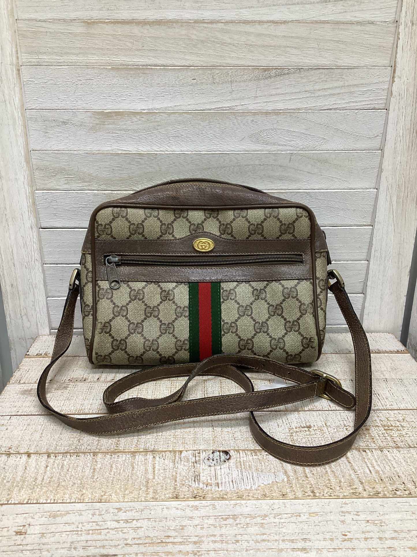 Crossbody Luxury Designer By Gucci, Size: Small