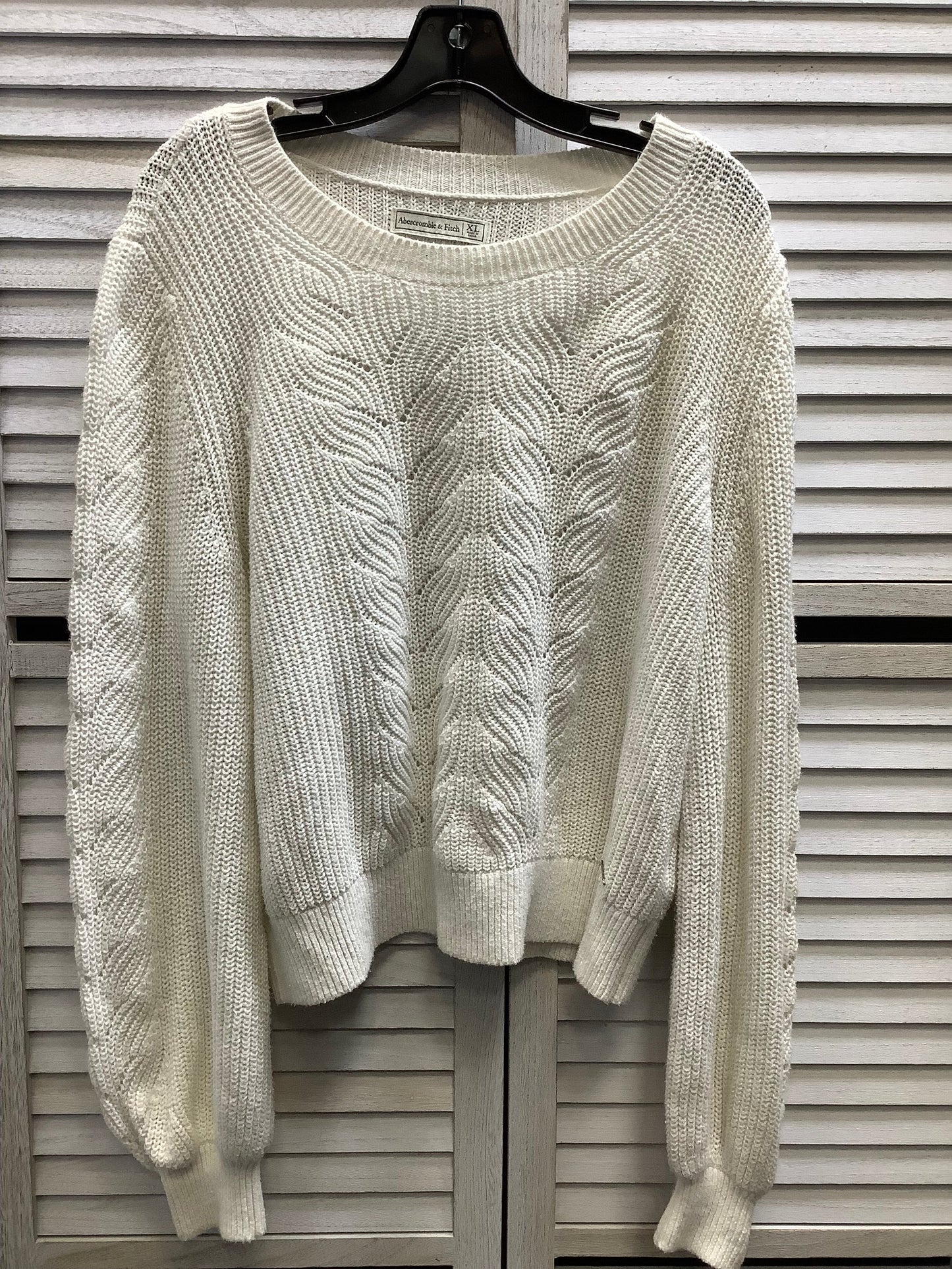 Sweatshirt Collar By Abercrombie And Fitch In White, Size: Xl