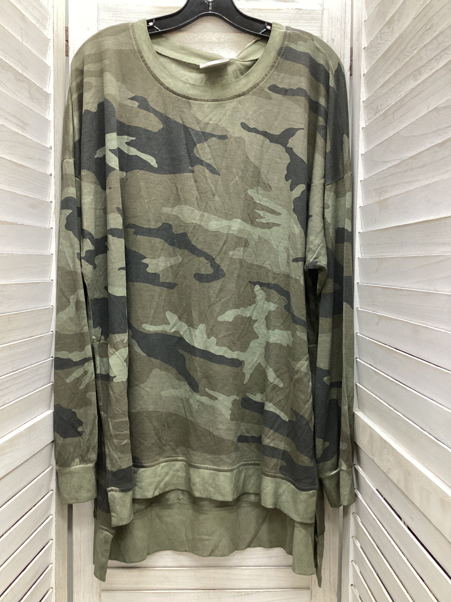 Top Long Sleeve By Clothes Mentor In Camouflage Print, Size: 2x