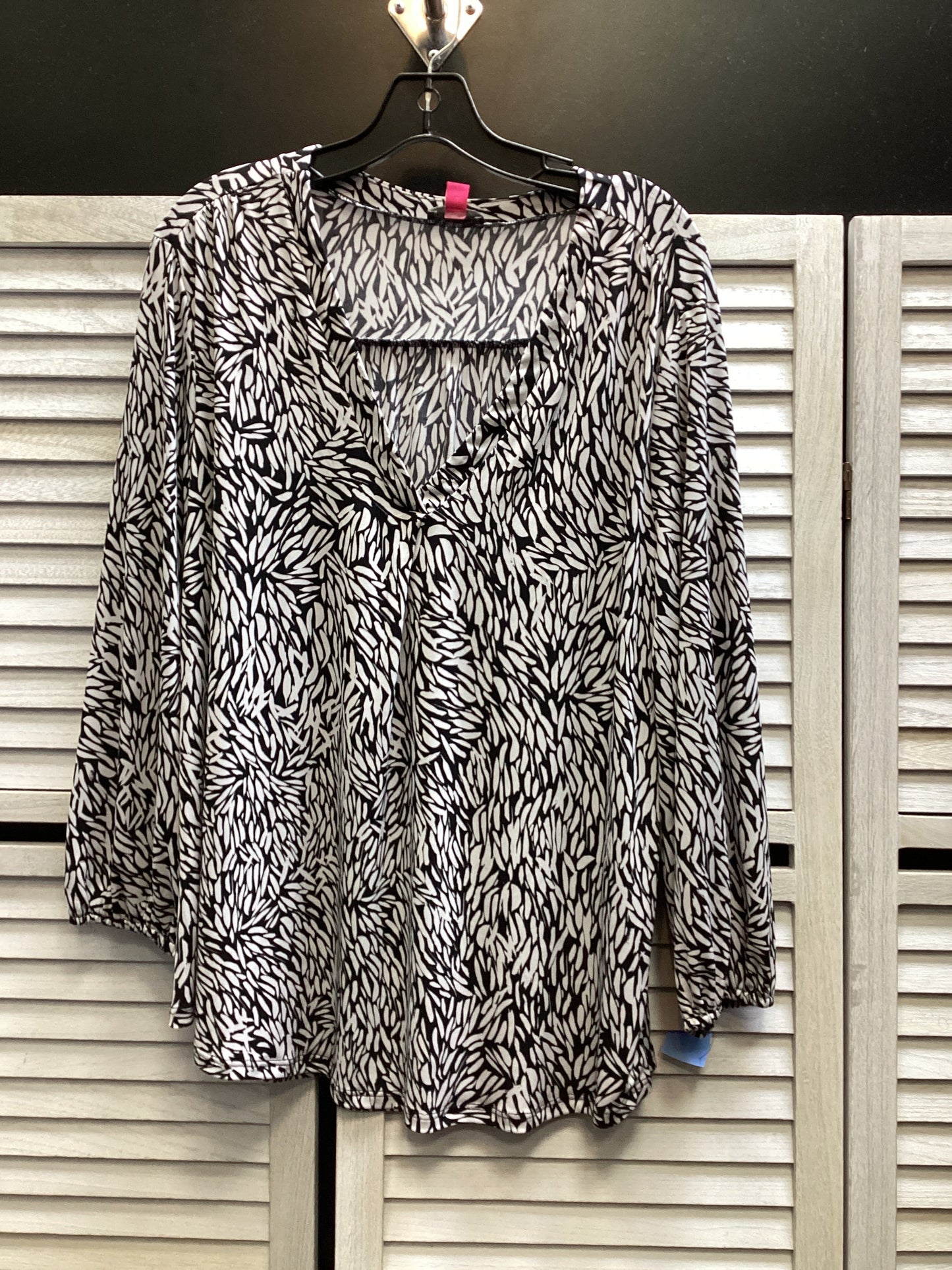 Top Long Sleeve By Vince Camuto In Multi-colored, Size: Xl