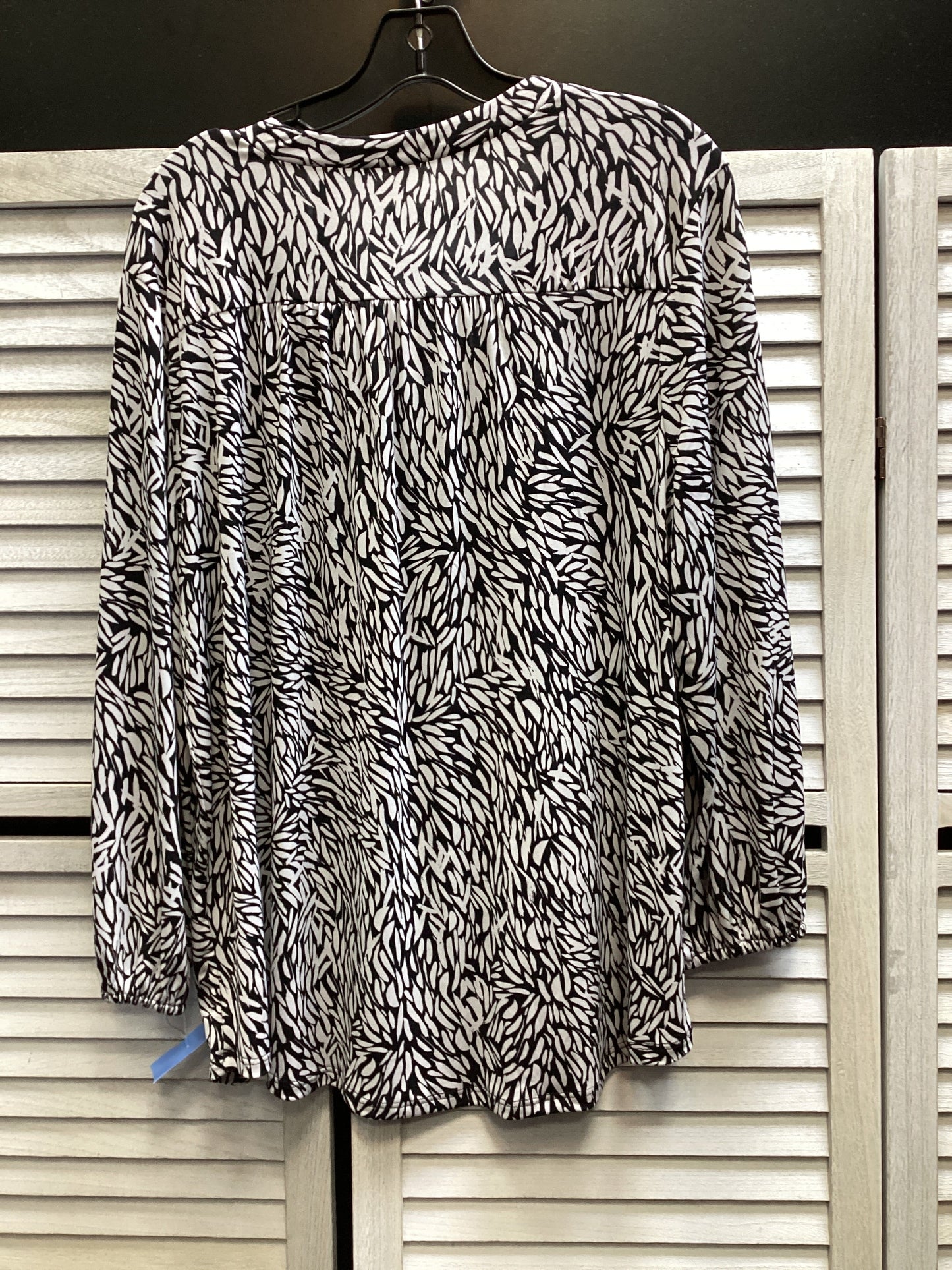 Top Long Sleeve By Vince Camuto In Multi-colored, Size: Xl