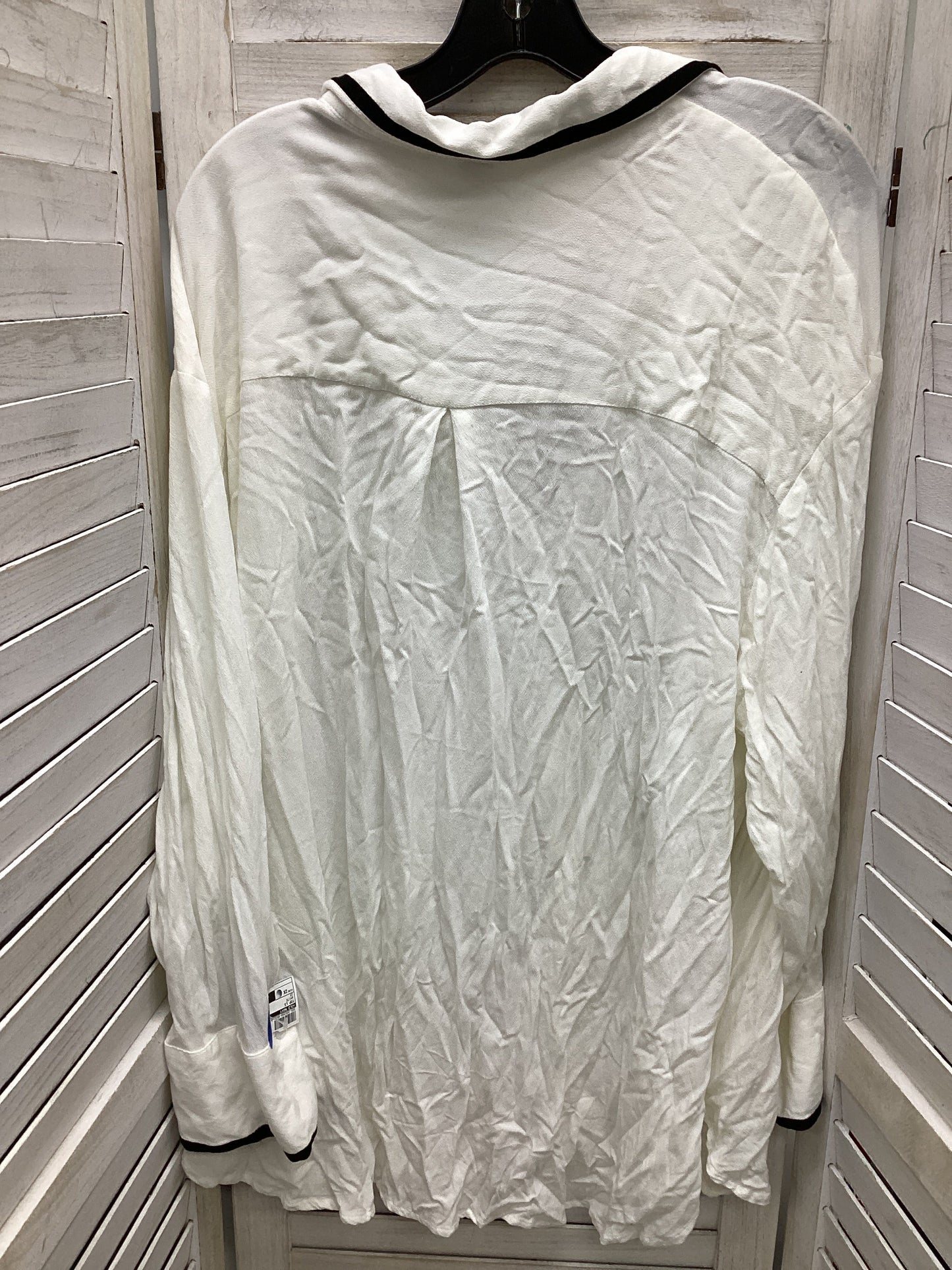 Top Long Sleeve By Old Navy In White, Size: 2x