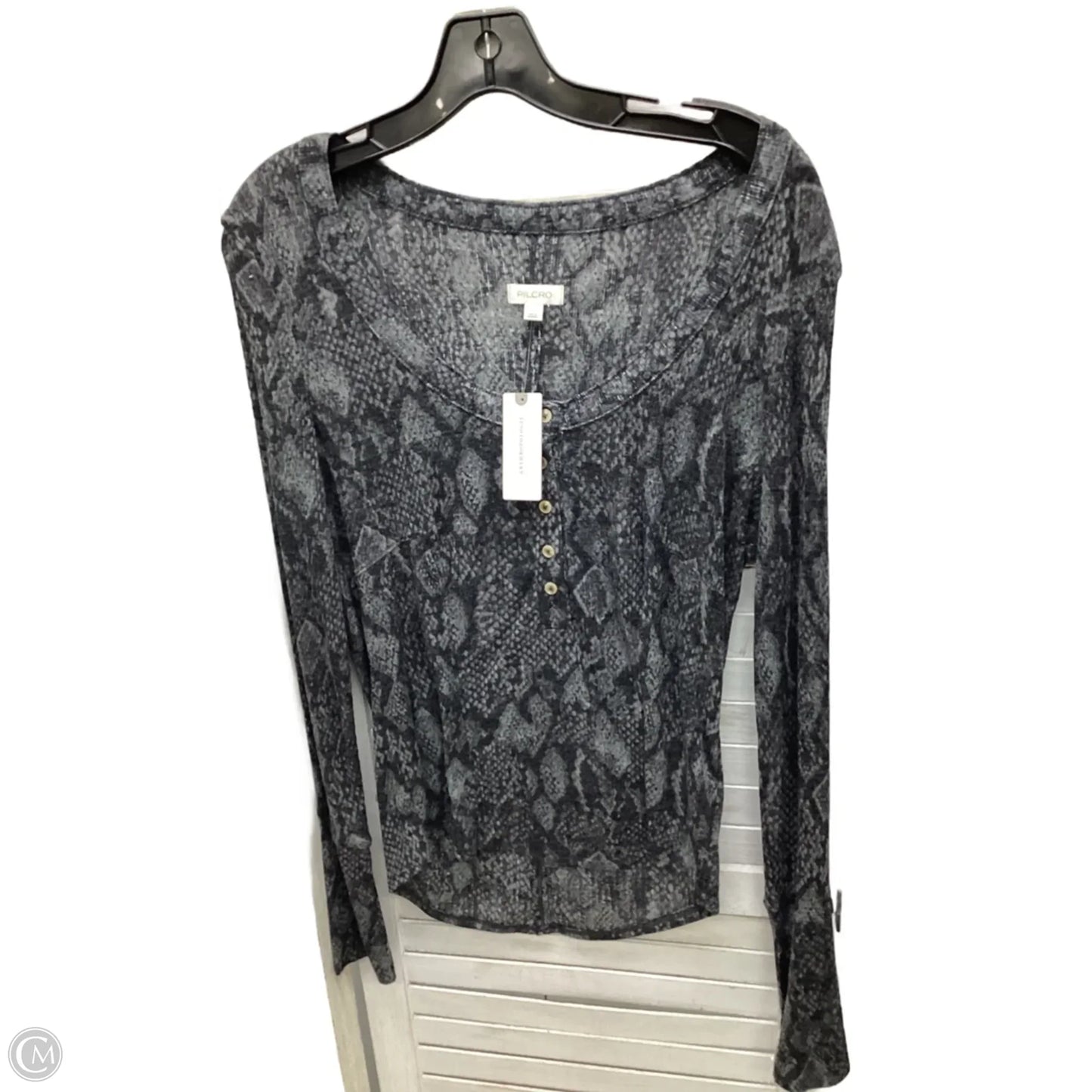 Top Long Sleeve By Pilcro In Grey, Size: L