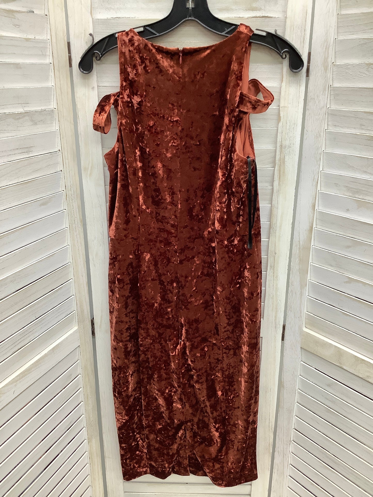 Dress Party Midi By Maggy London  Size: M