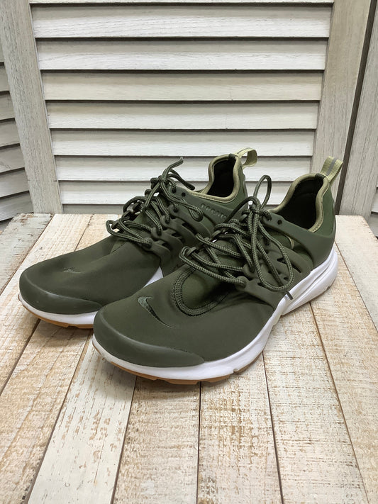 Green Shoes Athletic Nike, Size 9