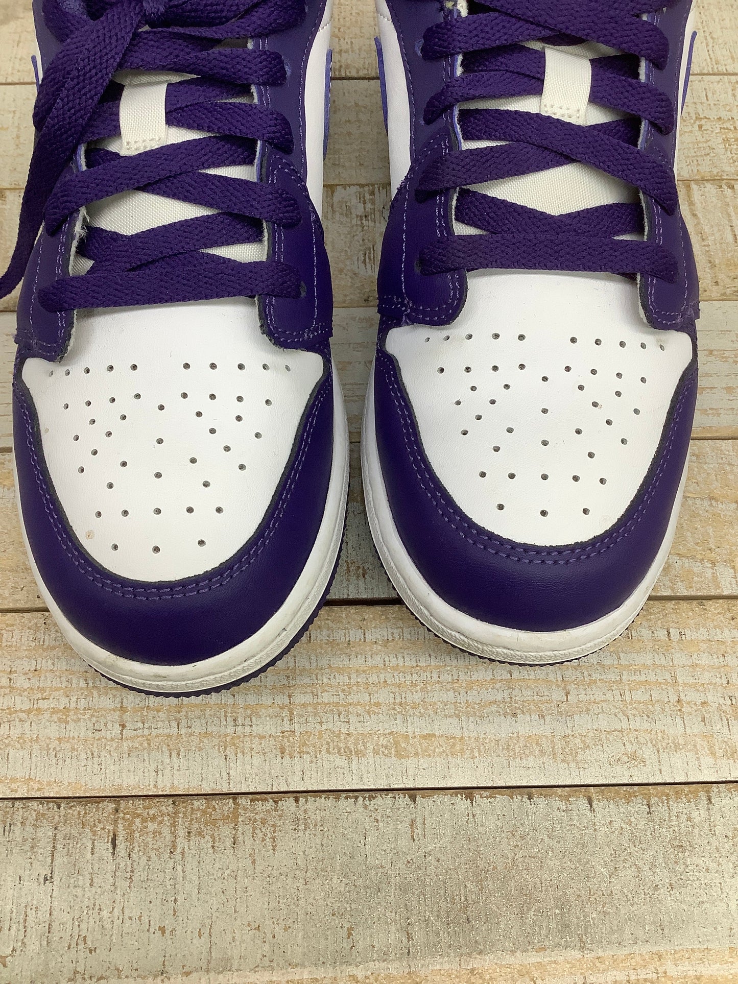 Purple & White Shoes Sneakers Nike, Size 8