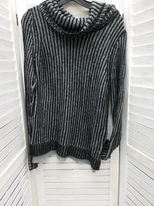 Sweater By Dkny  Size: M