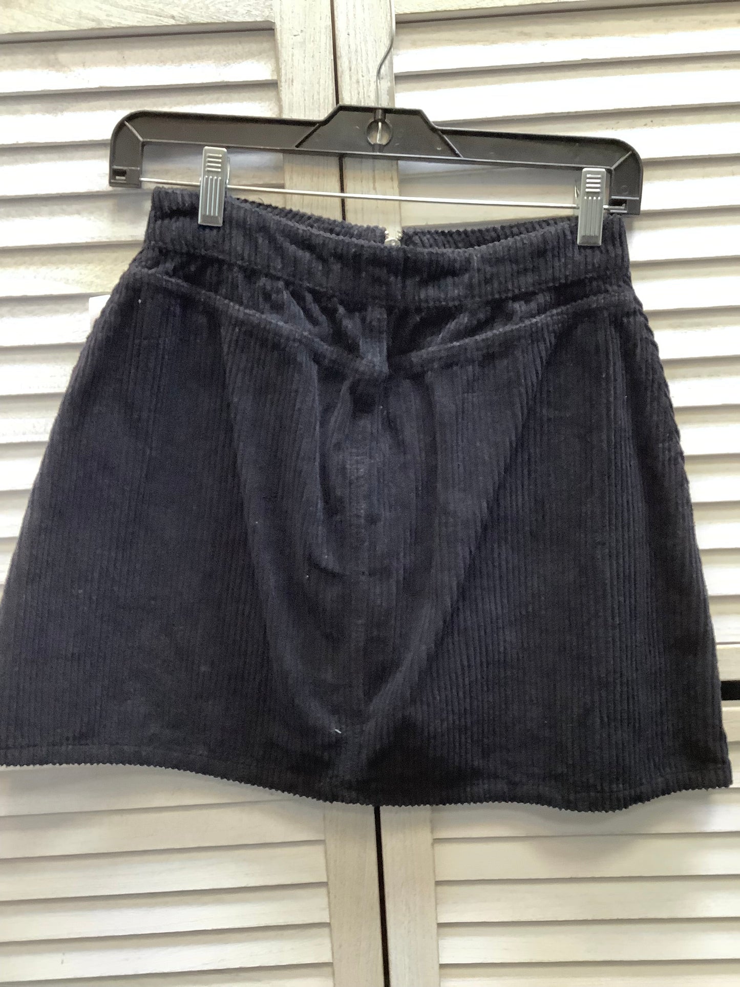 Skirt Mini & Short By Bdg In Black, Size: S