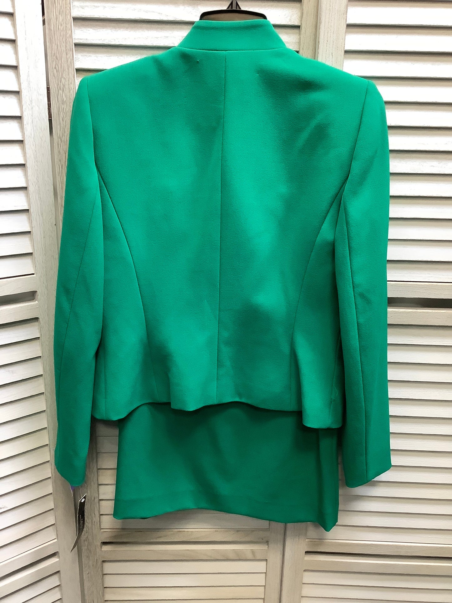 Green Skirt Suit 2pc Tahari By Arthur Levine, Size 6