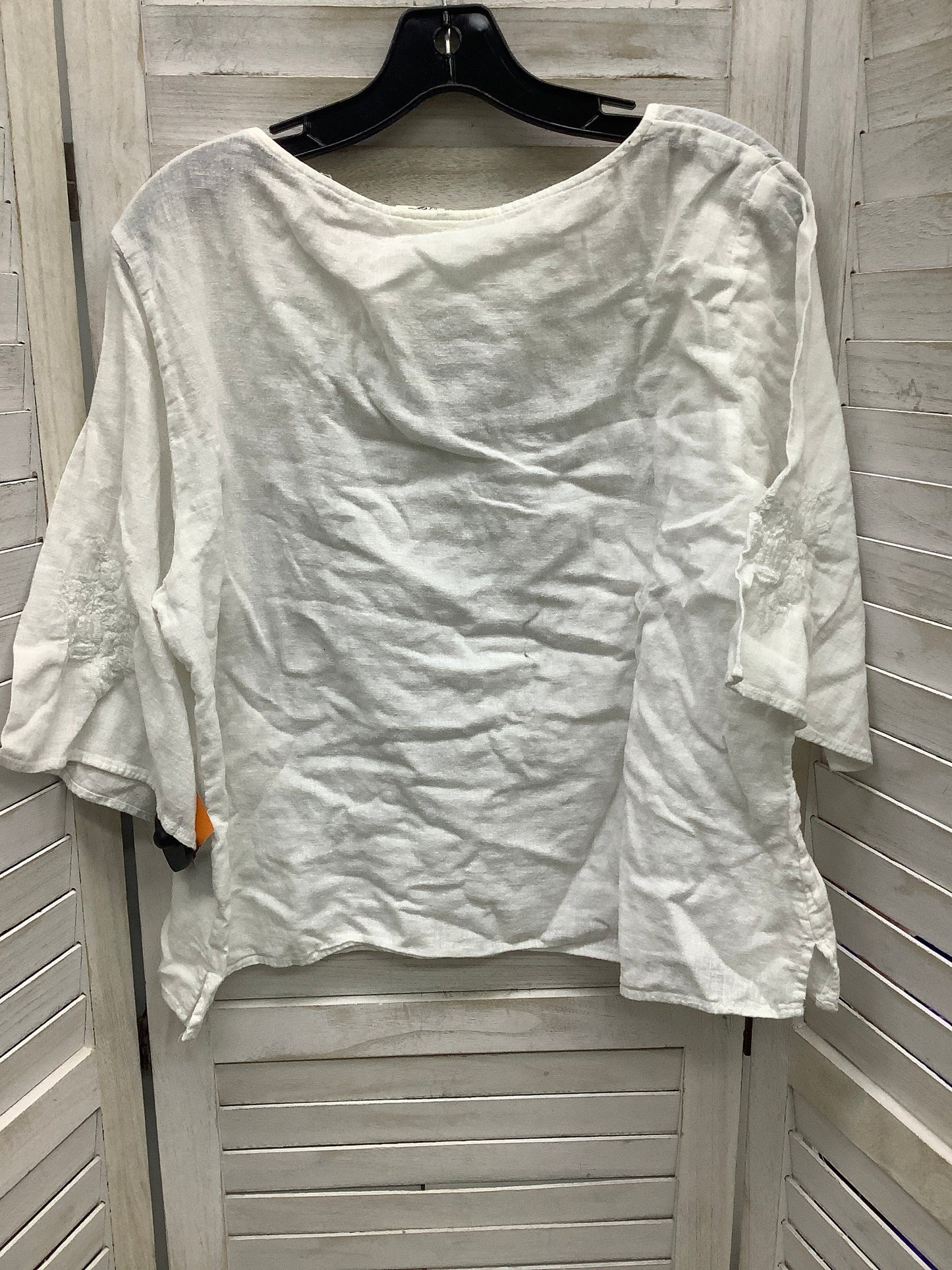 White Top 3/4 Sleeve Clothes Mentor, Size Xl