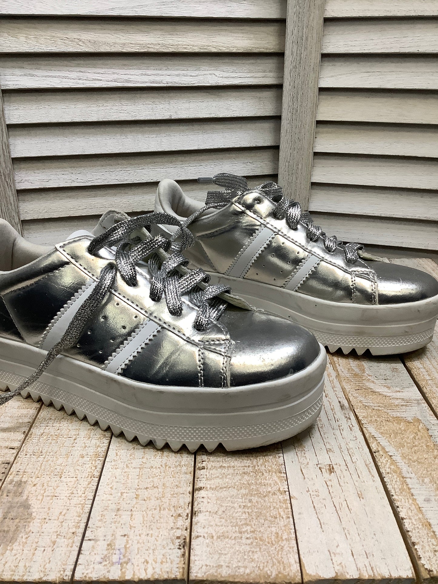 Silver Shoes Sneakers Clothes Mentor, Size 6