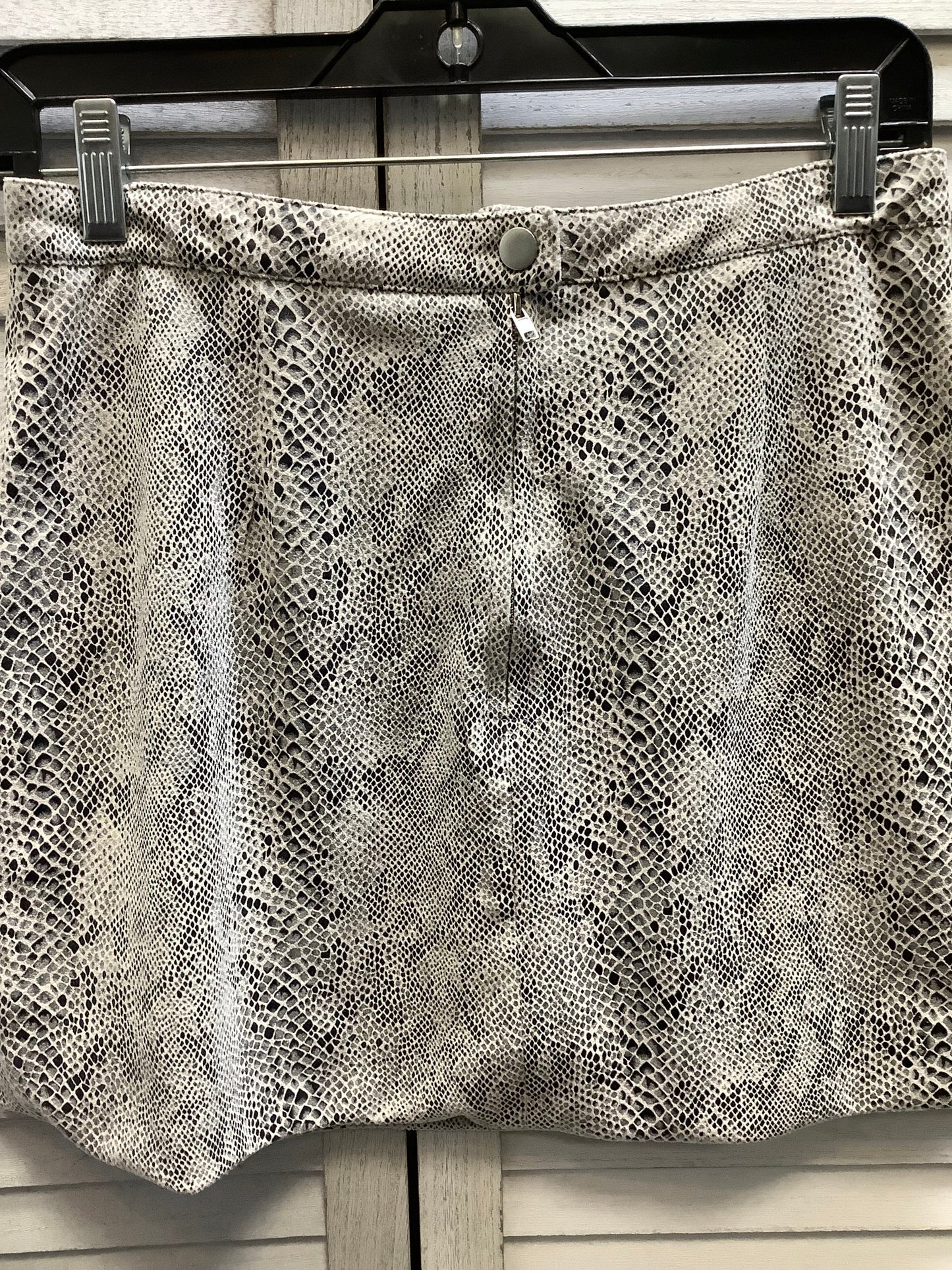 Skirt Mini & Short By Hem & Thread In Snakeskin Print, Size: S