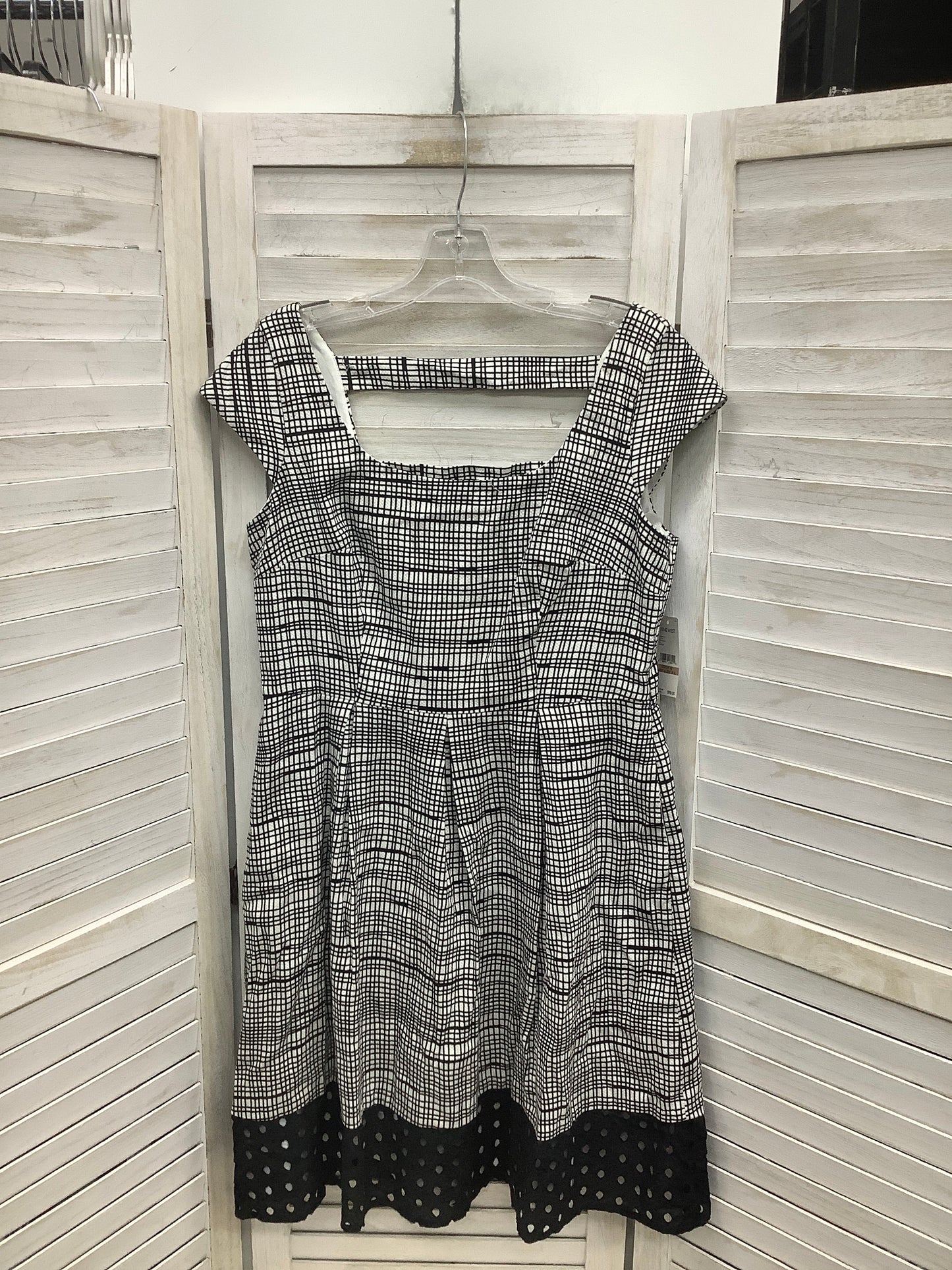 Black & White Dress Casual Short Nine West, Size 12