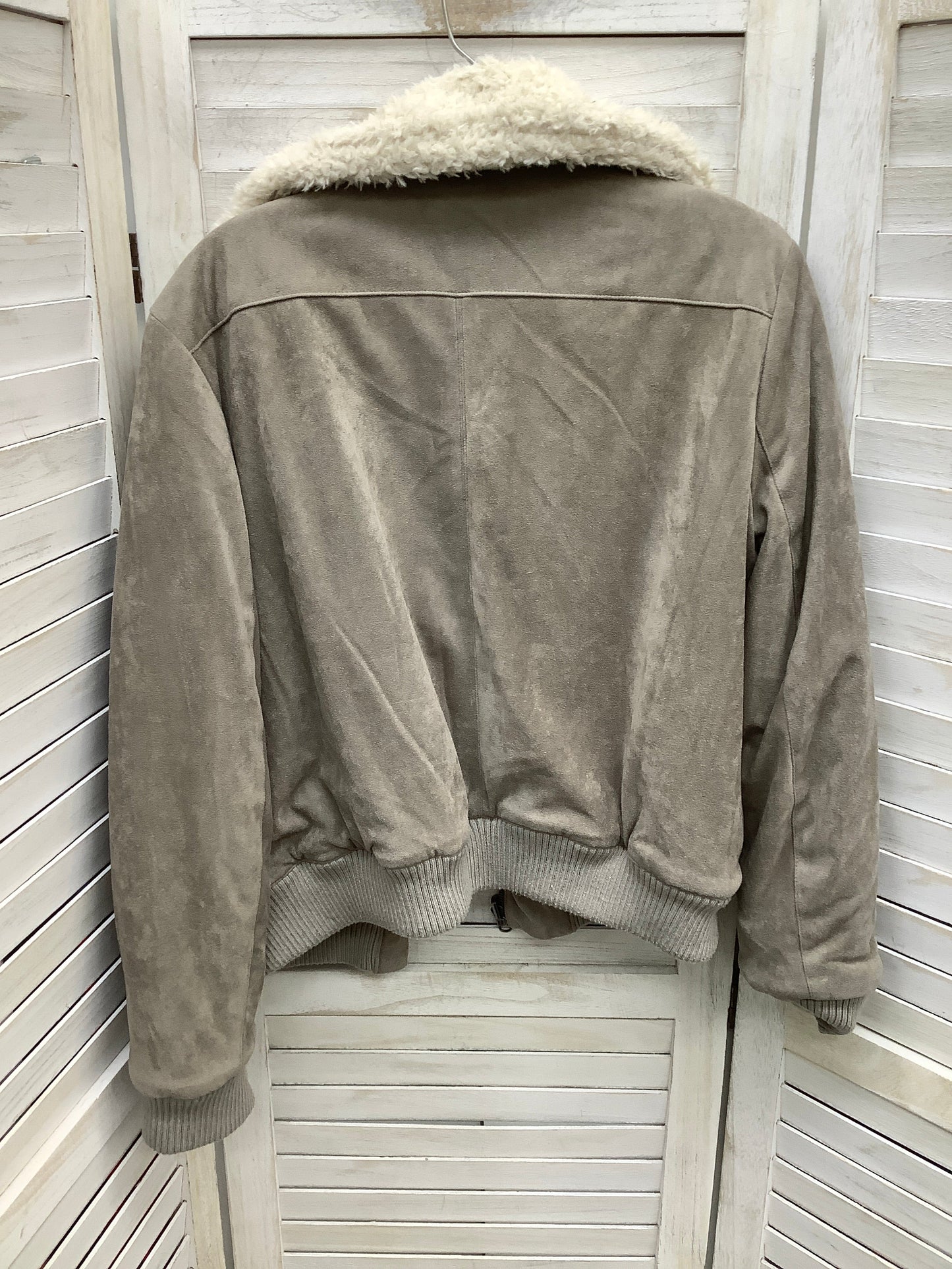 Jacket Faux Fur & Sherpa By Clothes Mentor  Size: L