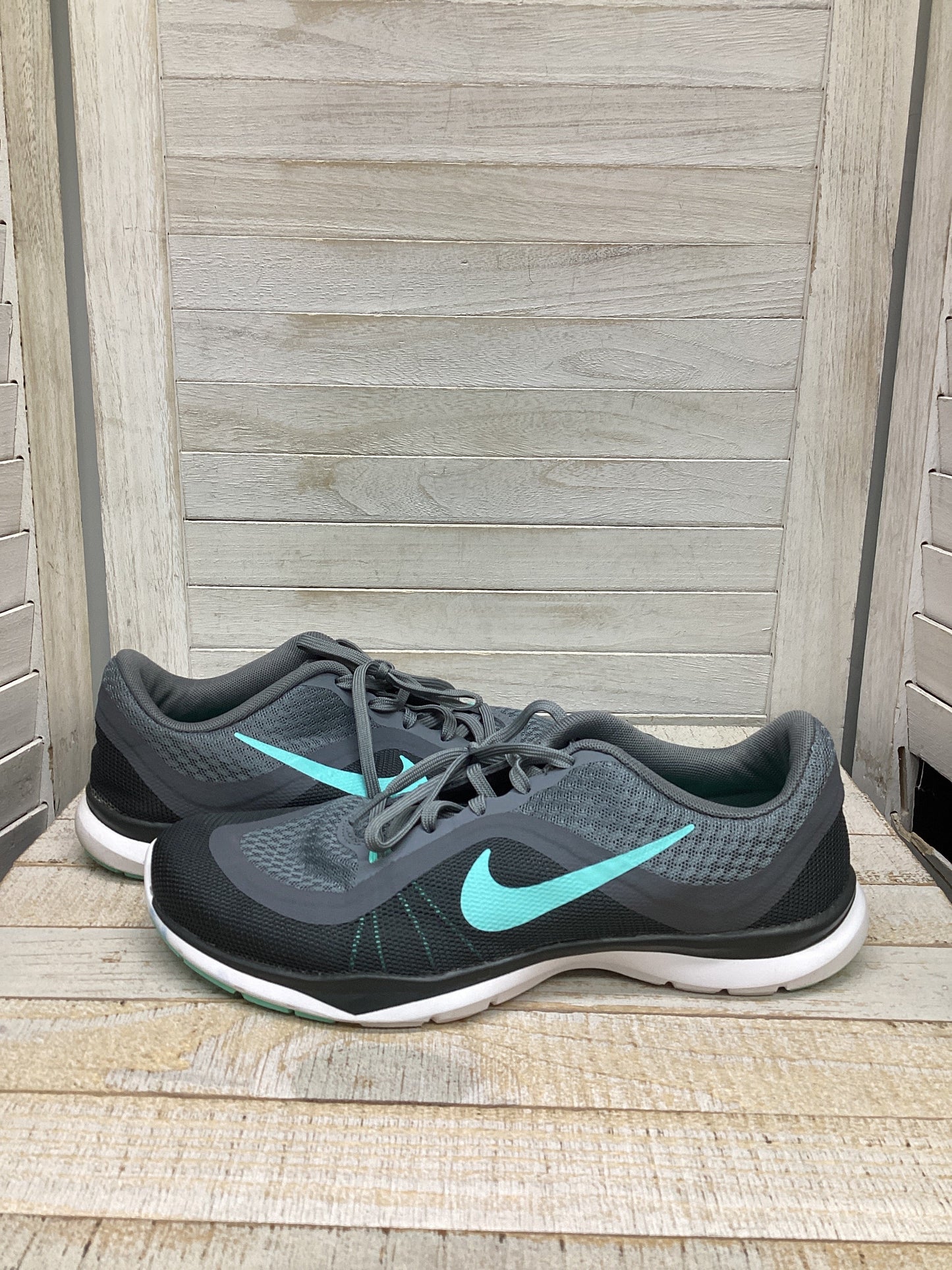 Shoes Athletic By Nike In Grey, Size: 8.5