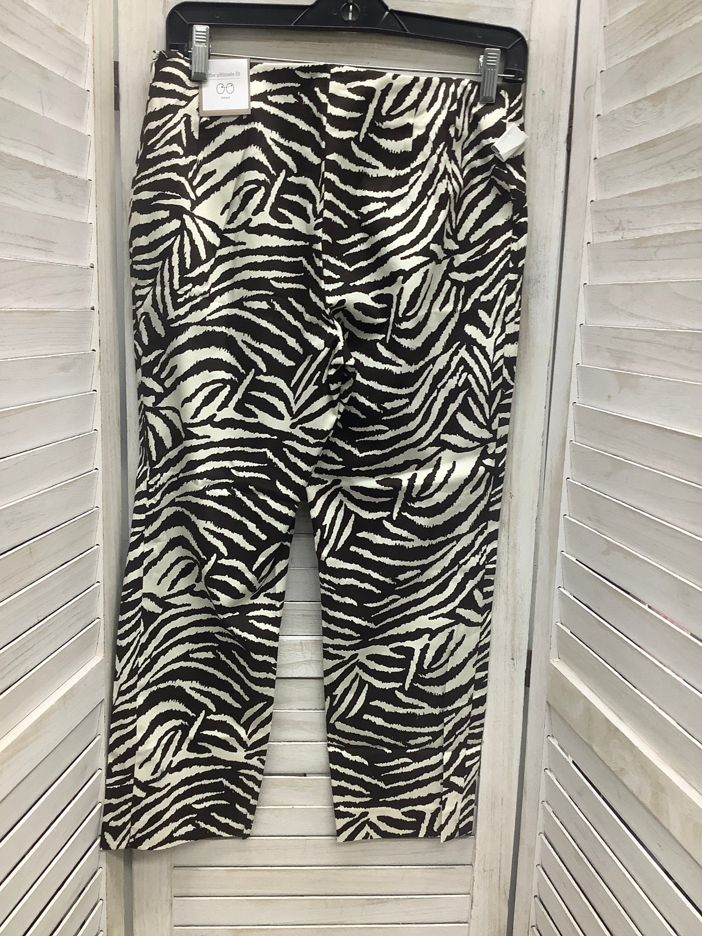 Pants Cropped By Chicos In Animal Print, Size: 00