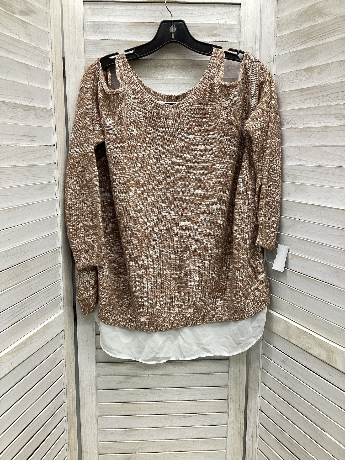 Top Long Sleeve By Torrid In Tan, Size: 1x