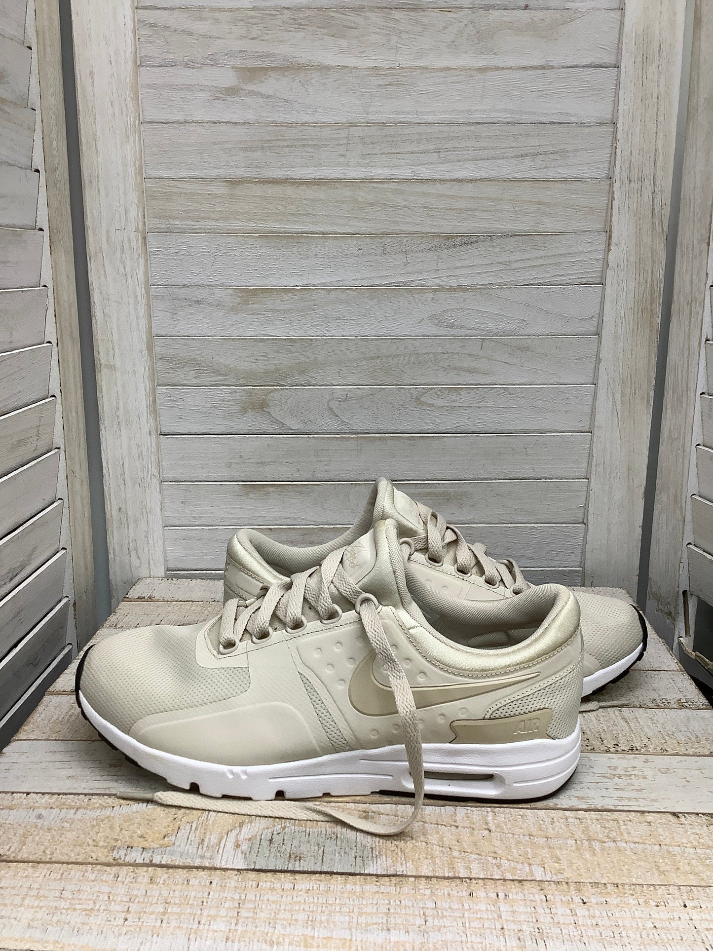 Shoes Athletic By Nike In Cream, Size: 9