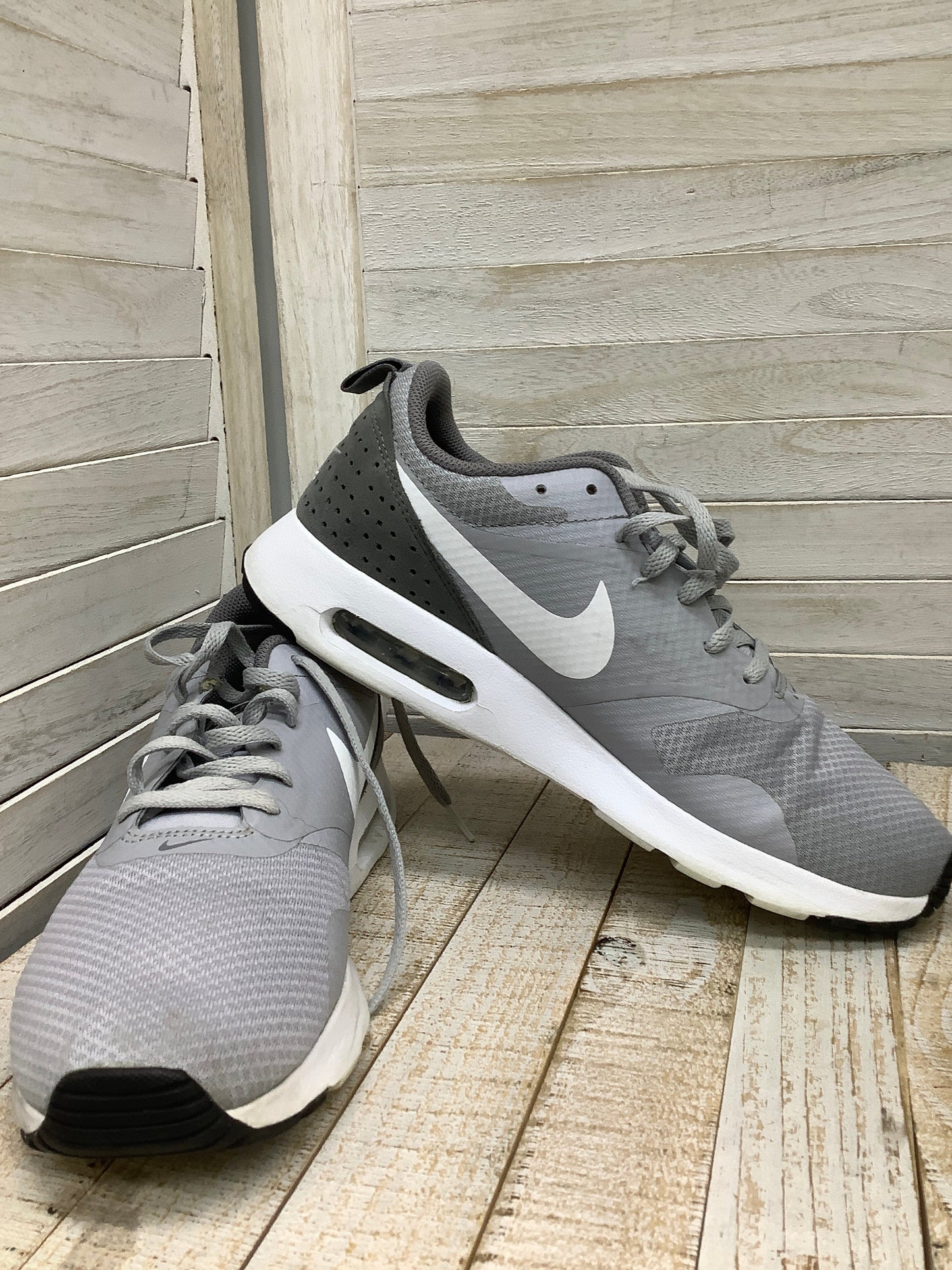 Shoes Athletic By Nike In Grey, Size: 8.5