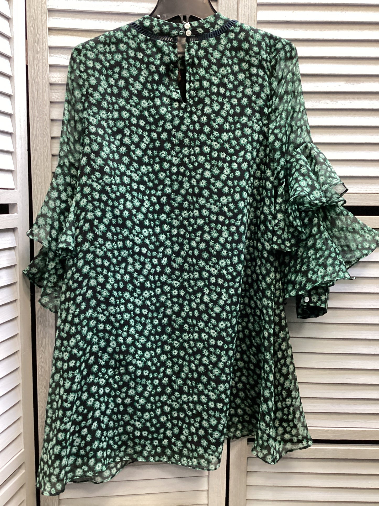 Dress Casual Short By Clothes Mentor In Green, Size: Xs