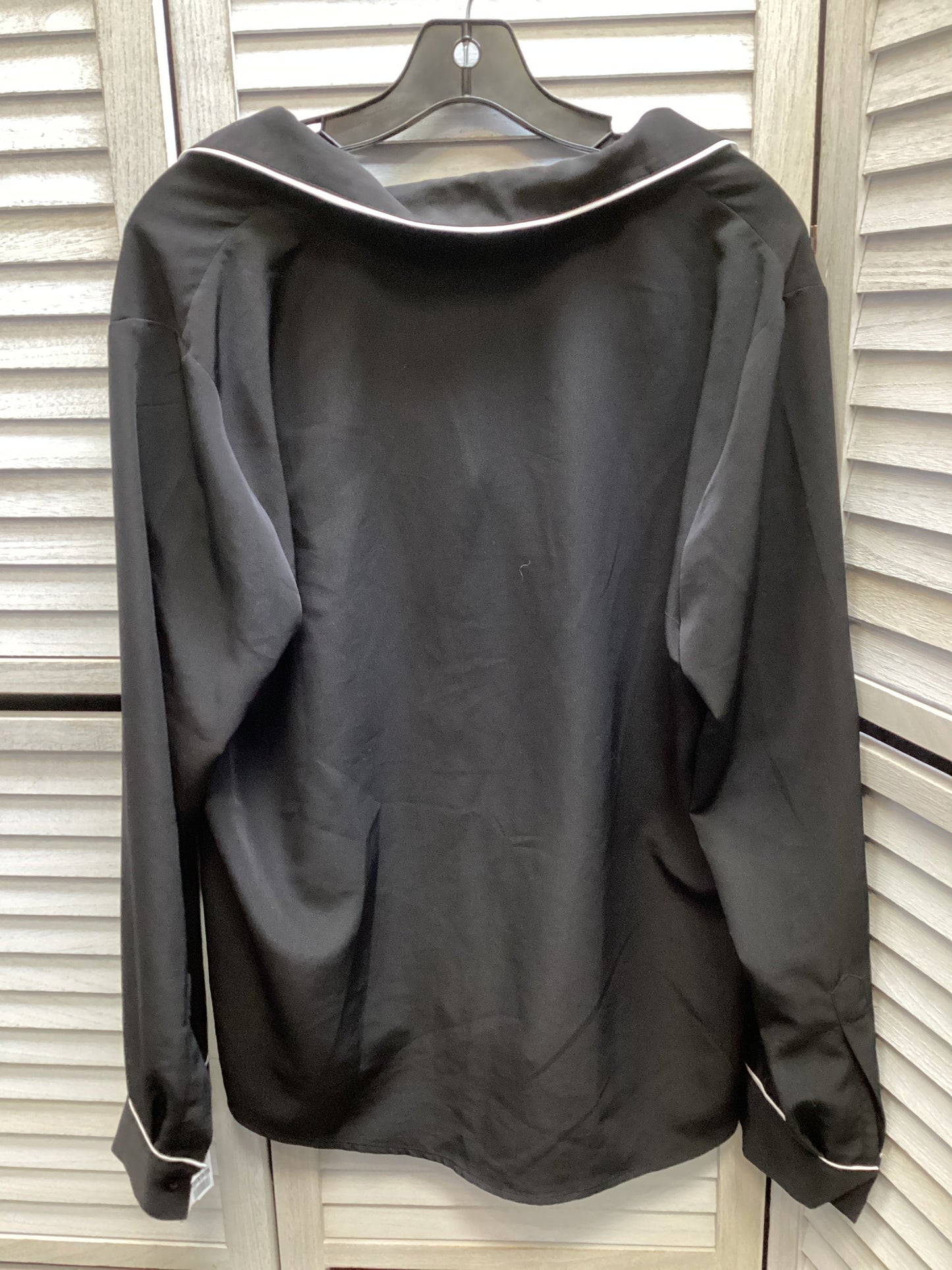 Top Long Sleeve By Calvin Klein In Black, Size: Xl