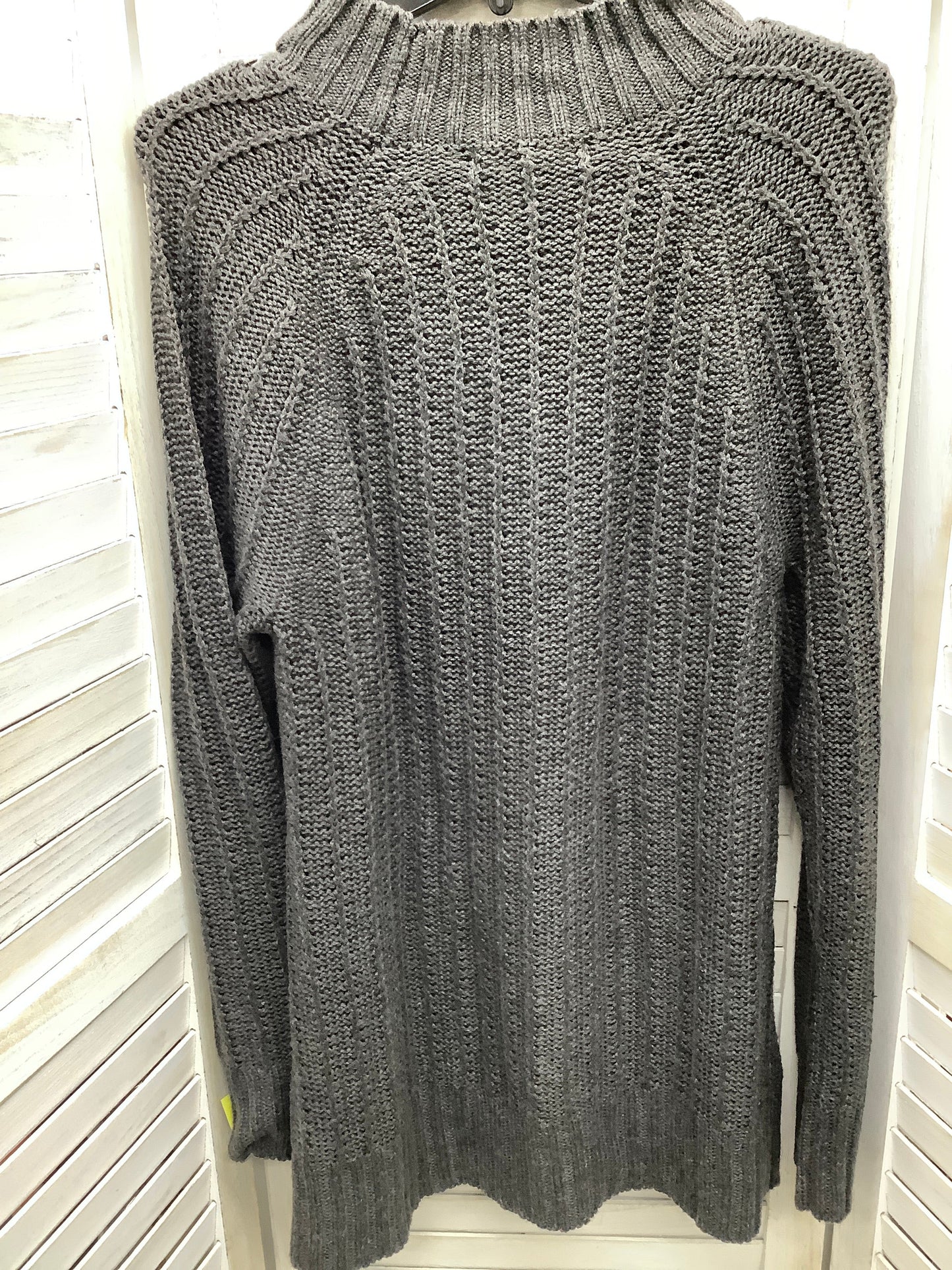 Sweater By Daisy Fuentes  Size: L