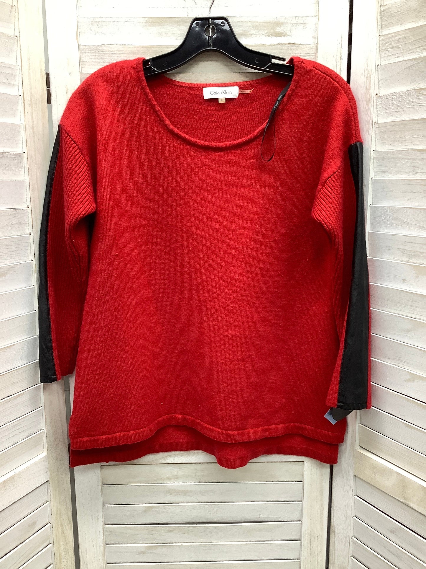 Sweater By Calvin Klein  Size: L